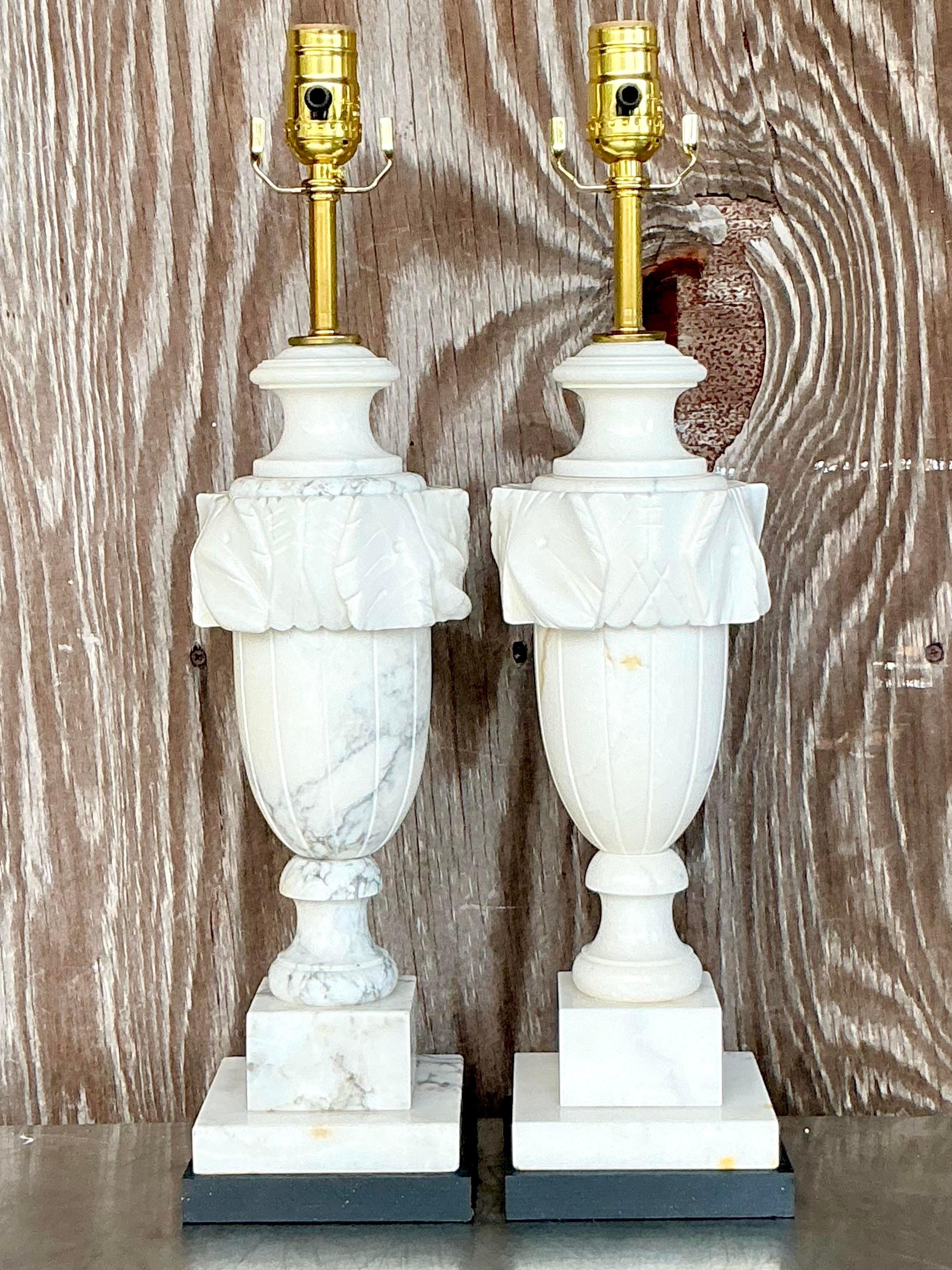 XX secolo Lampade a foglia in pietra intagliata Boho vintage - una coppia in vendita