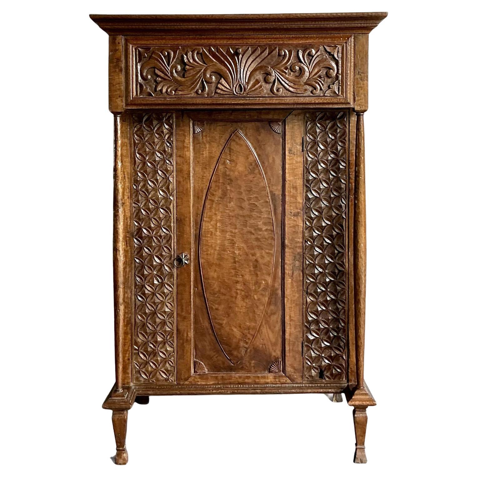 Vintage Boho geschnitzt Teak Kabinett