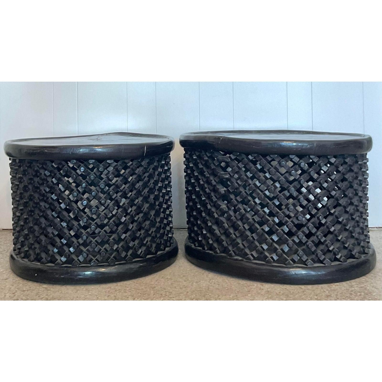 Mesas Bamileke Vintage Boho de Madera Tallada - Juego de 2 en Bueno estado para la venta en West Palm Beach, FL