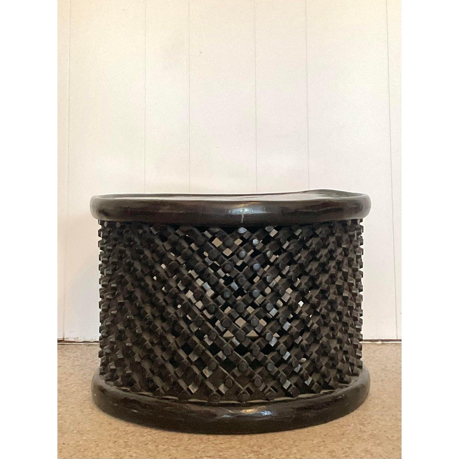Mesas Bamileke Vintage Boho de Madera Tallada - Juego de 2 en venta 1