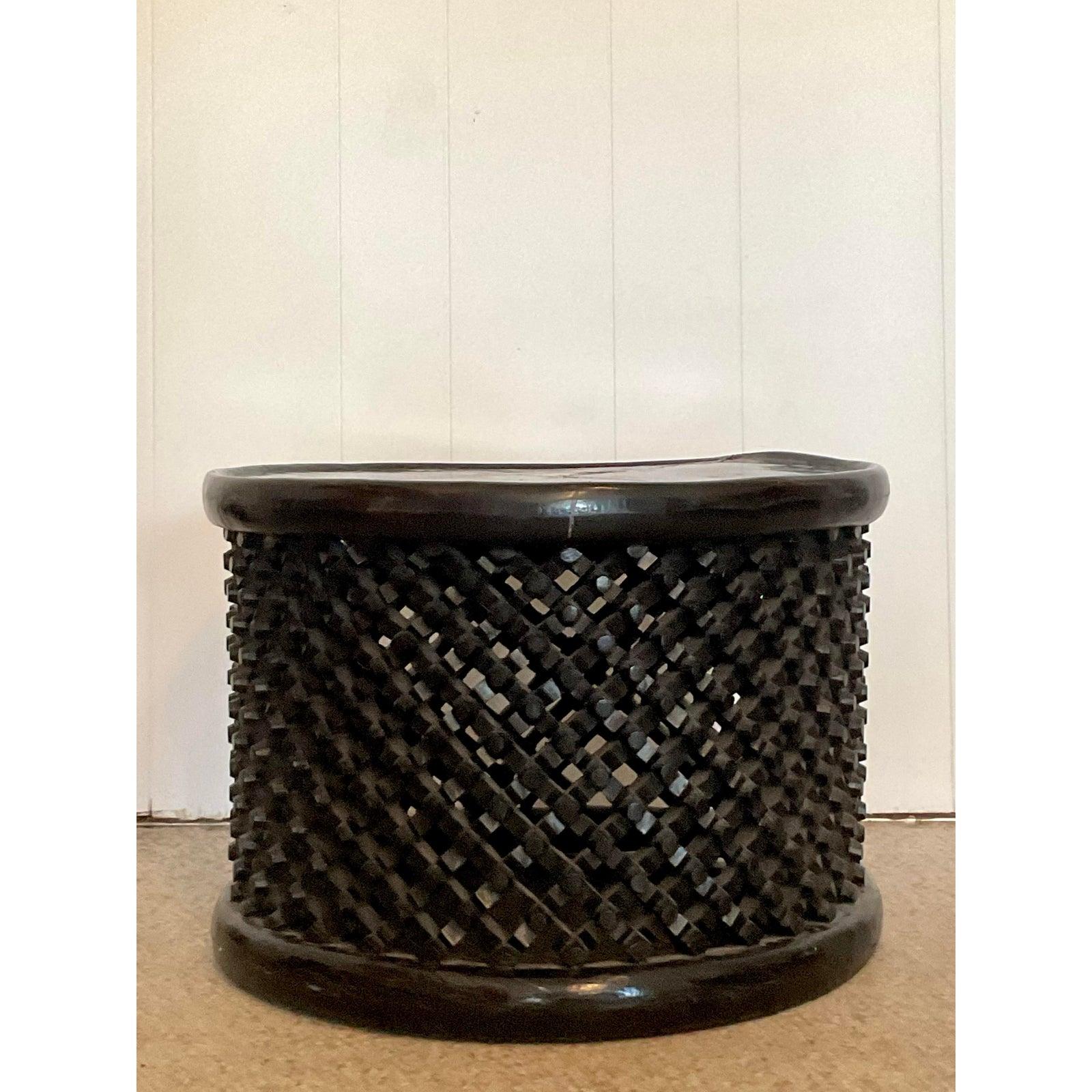Mesas Bamileke Vintage Boho de Madera Tallada - Juego de 2 en venta 3