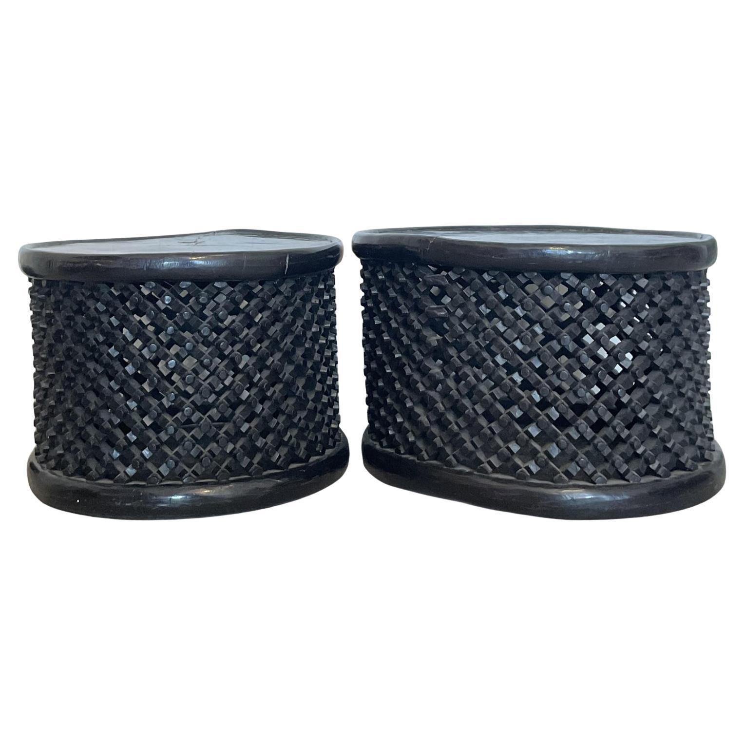 Mesas Bamileke Vintage Boho de Madera Tallada - Juego de 2 en venta