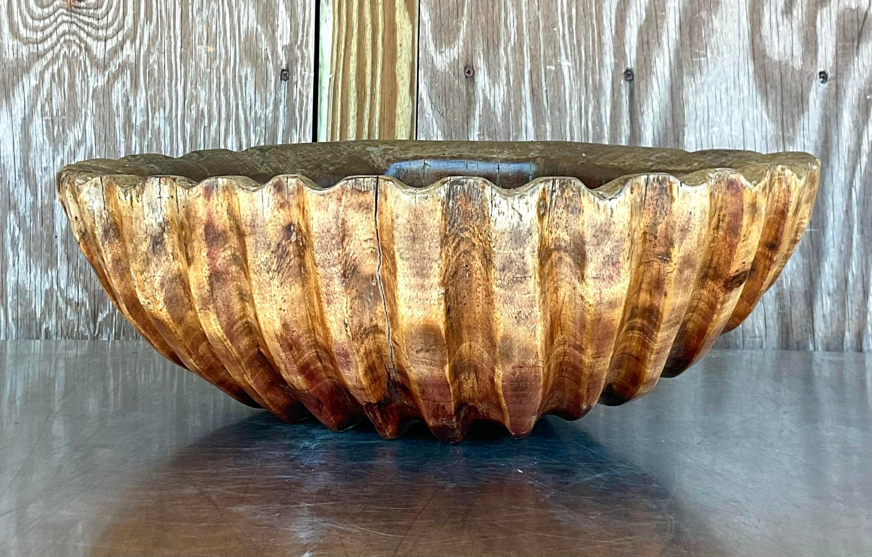 Americano Conchiglia di legno intagliata in stile Boho Vintage in vendita