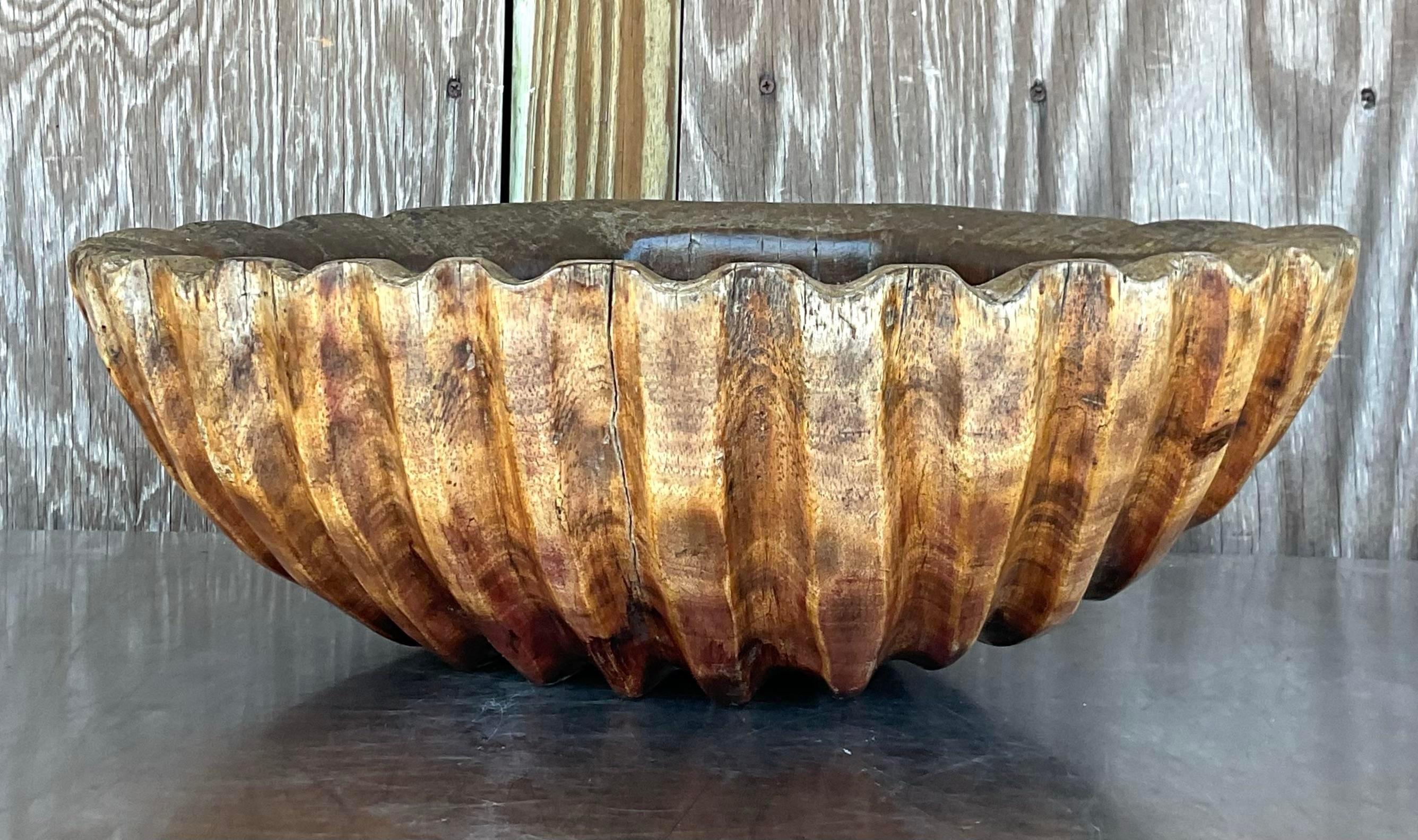 Conchiglia di legno intagliata in stile Boho Vintage In condizioni buone in vendita a west palm beach, FL