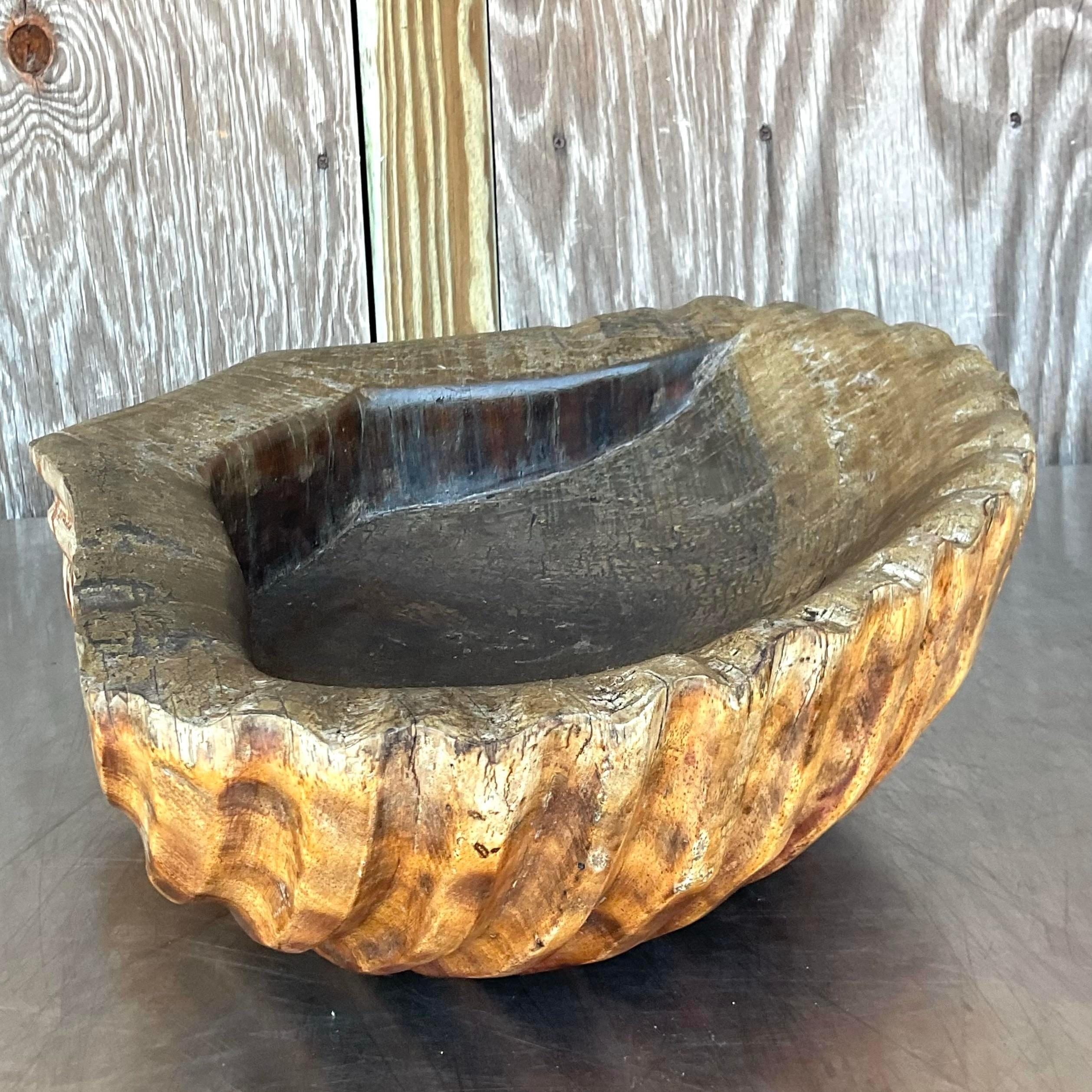 XX secolo Conchiglia di legno intagliata in stile Boho Vintage in vendita