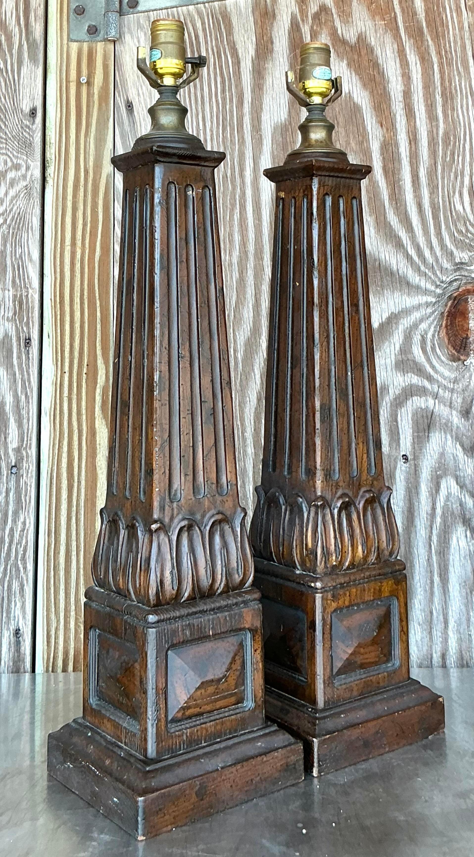 Rustique Paire de lampes à colonne en bois sculpté Boho Vintage en vente