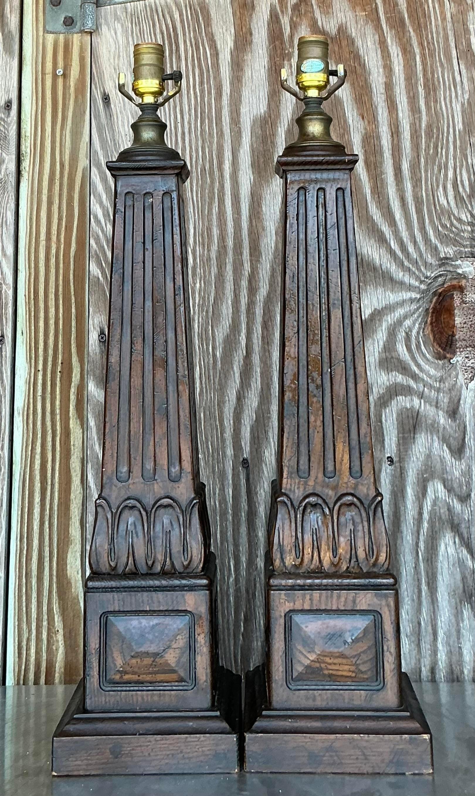 Américain Paire de lampes à colonne en bois sculpté Boho Vintage en vente