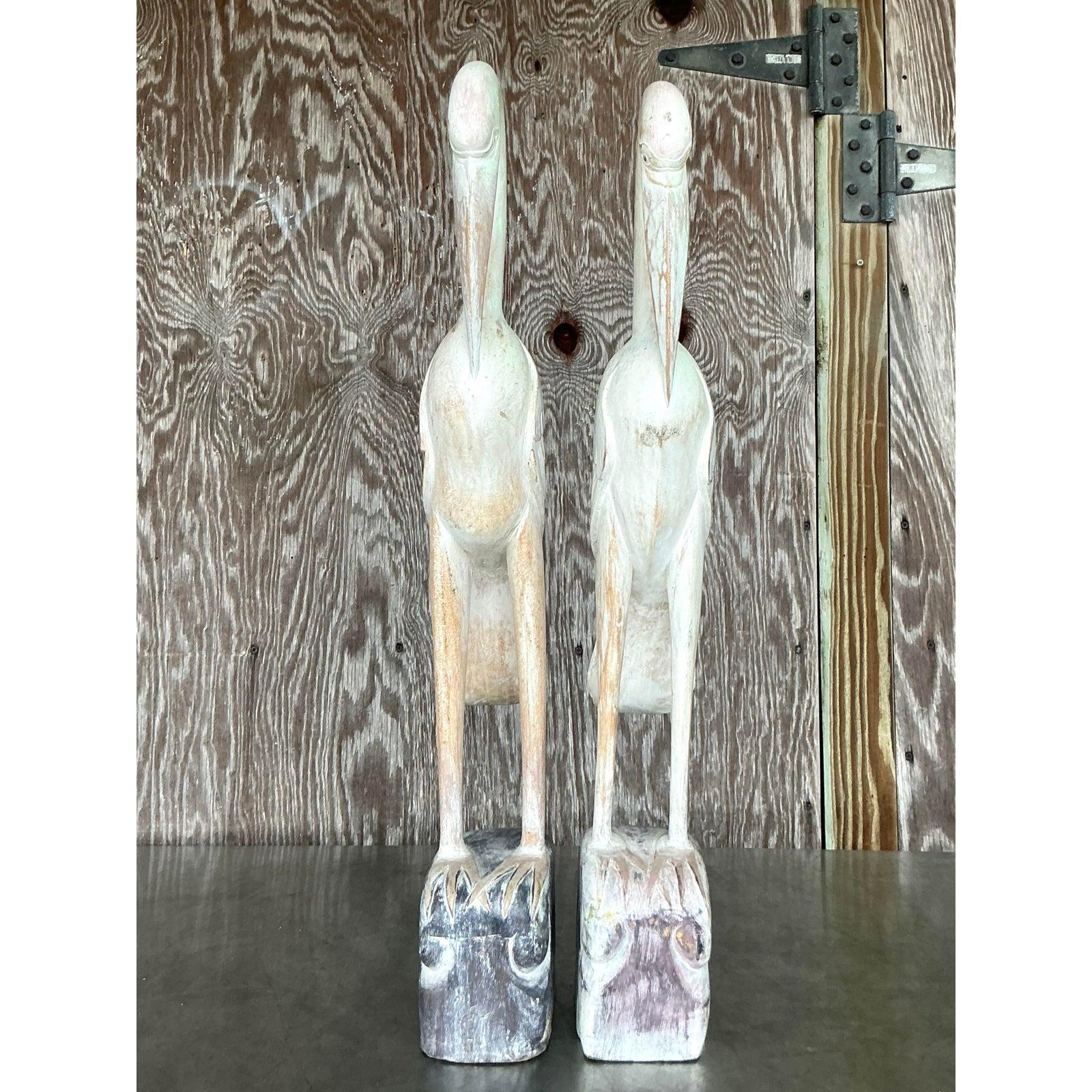 Legno Statue di gru in legno intagliato vintage Boho - una coppia in vendita