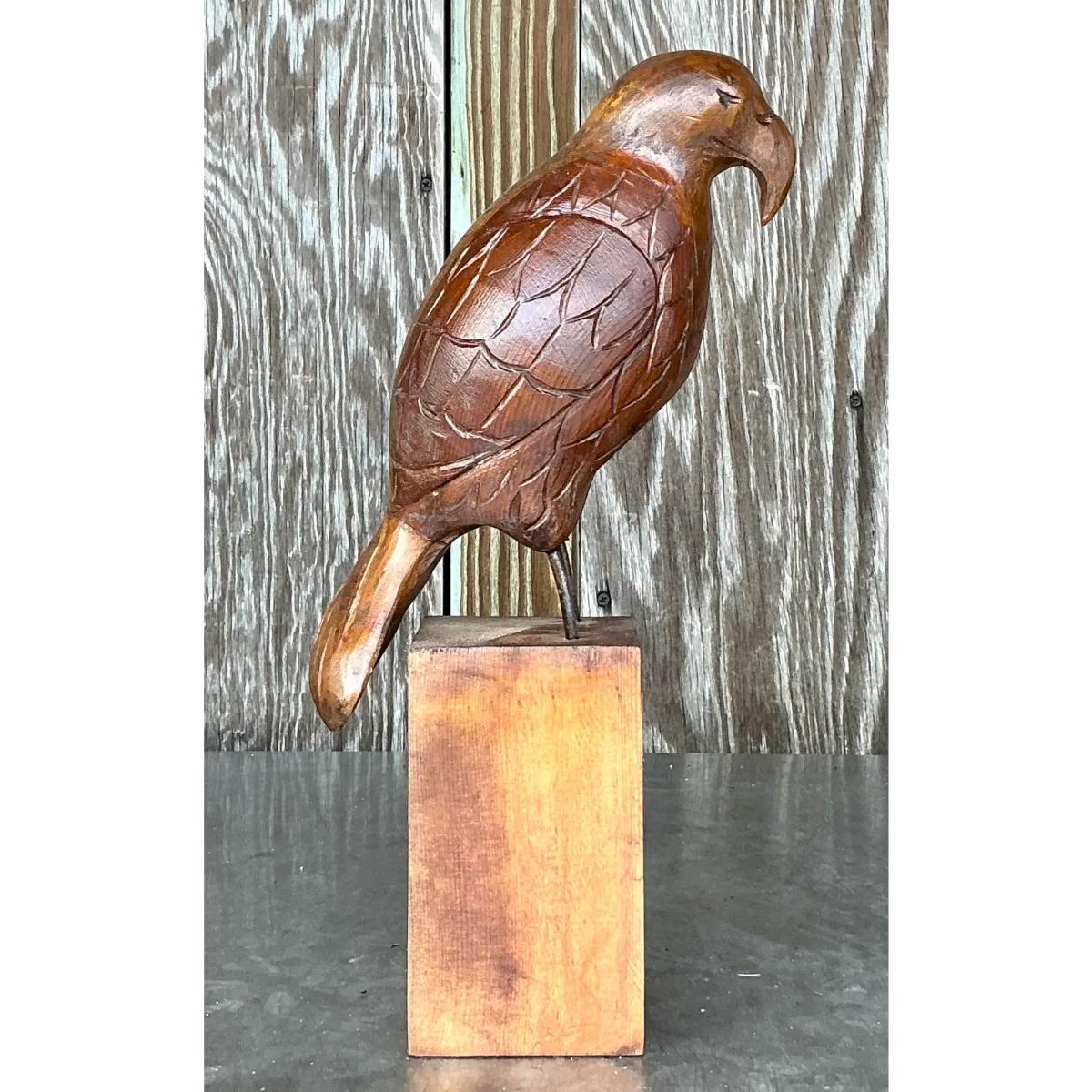 Rustico Scultura d'aquila in legno intagliato in stile Boho Vintage in vendita