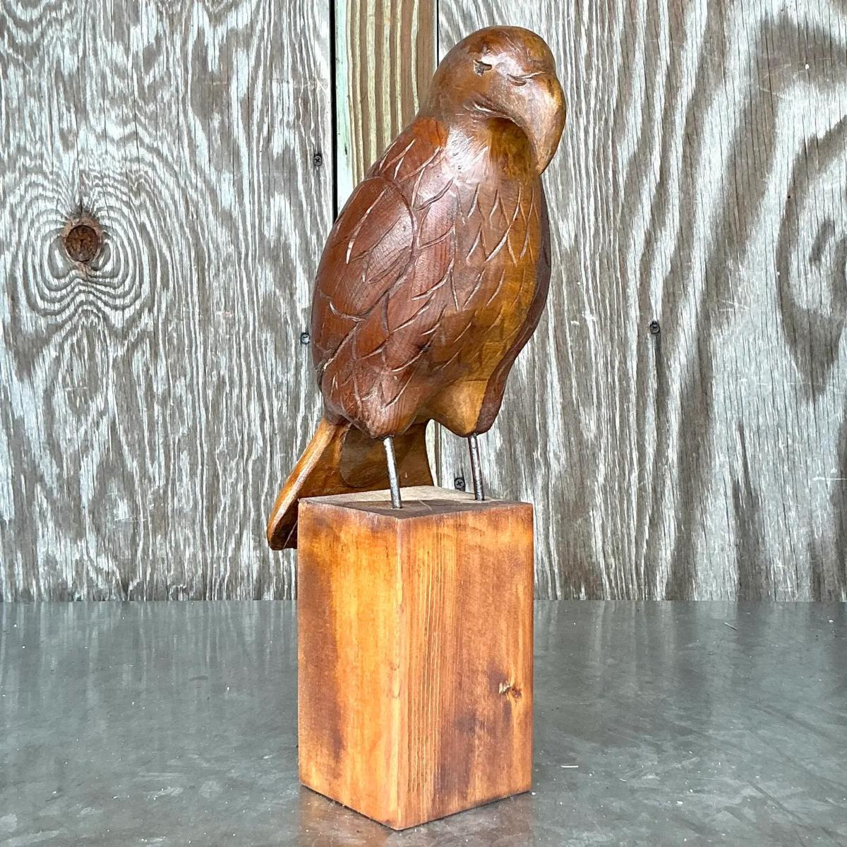 Americano Scultura d'aquila in legno intagliato in stile Boho Vintage in vendita