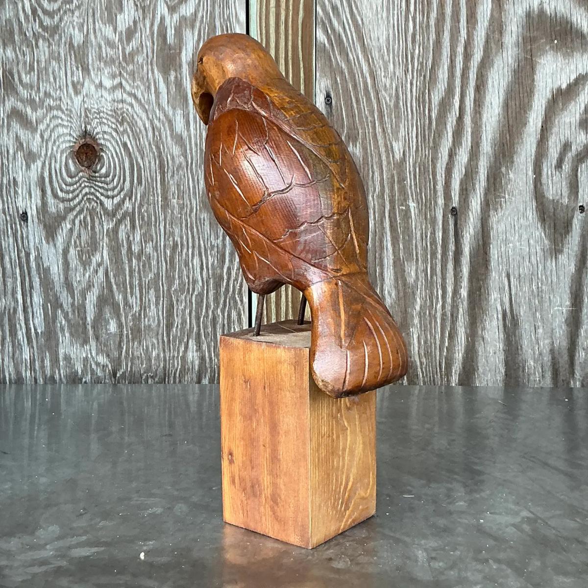 Metallo Scultura d'aquila in legno intagliato in stile Boho Vintage in vendita