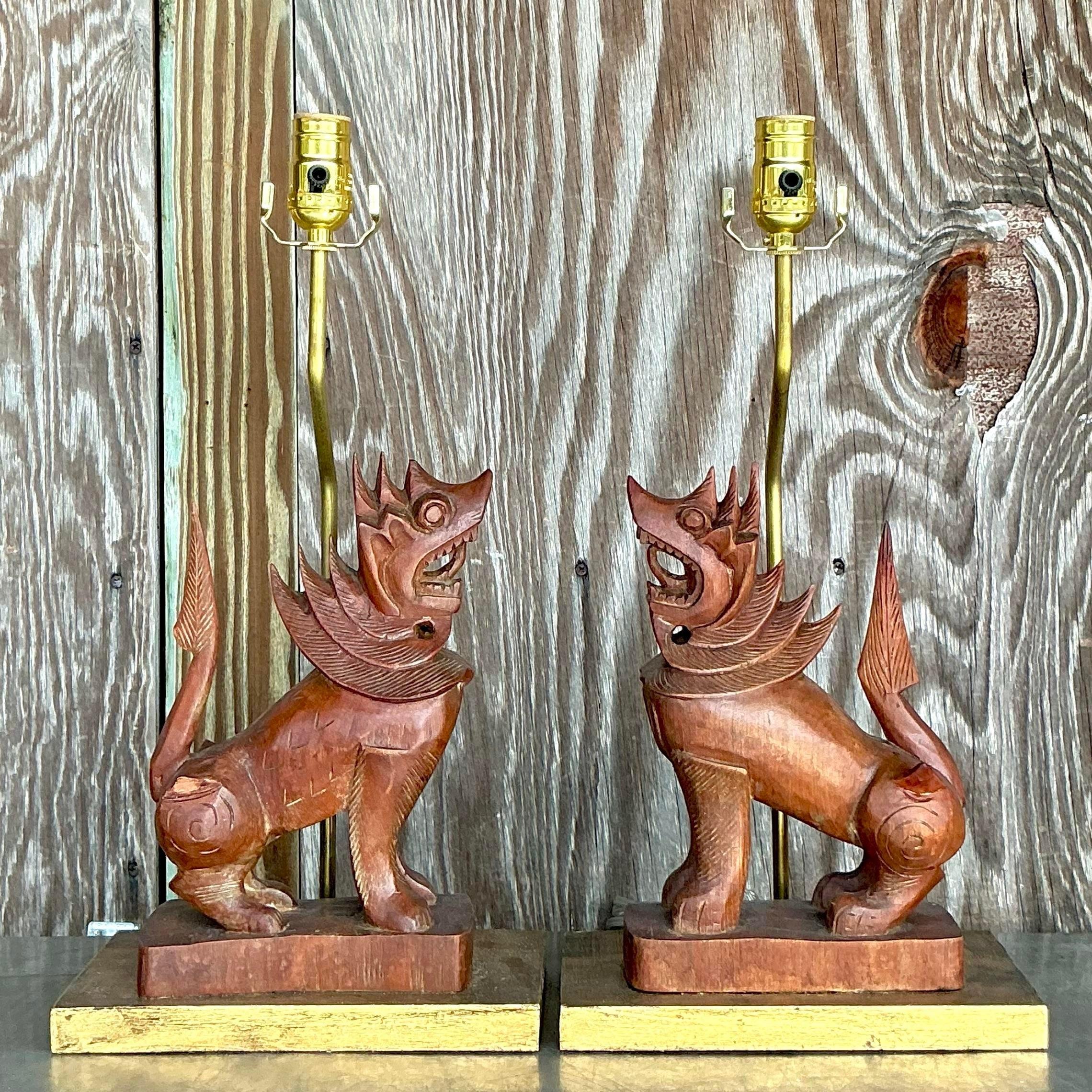 Americano Lampade leonine in legno intagliato Boho vintage - una coppia in vendita
