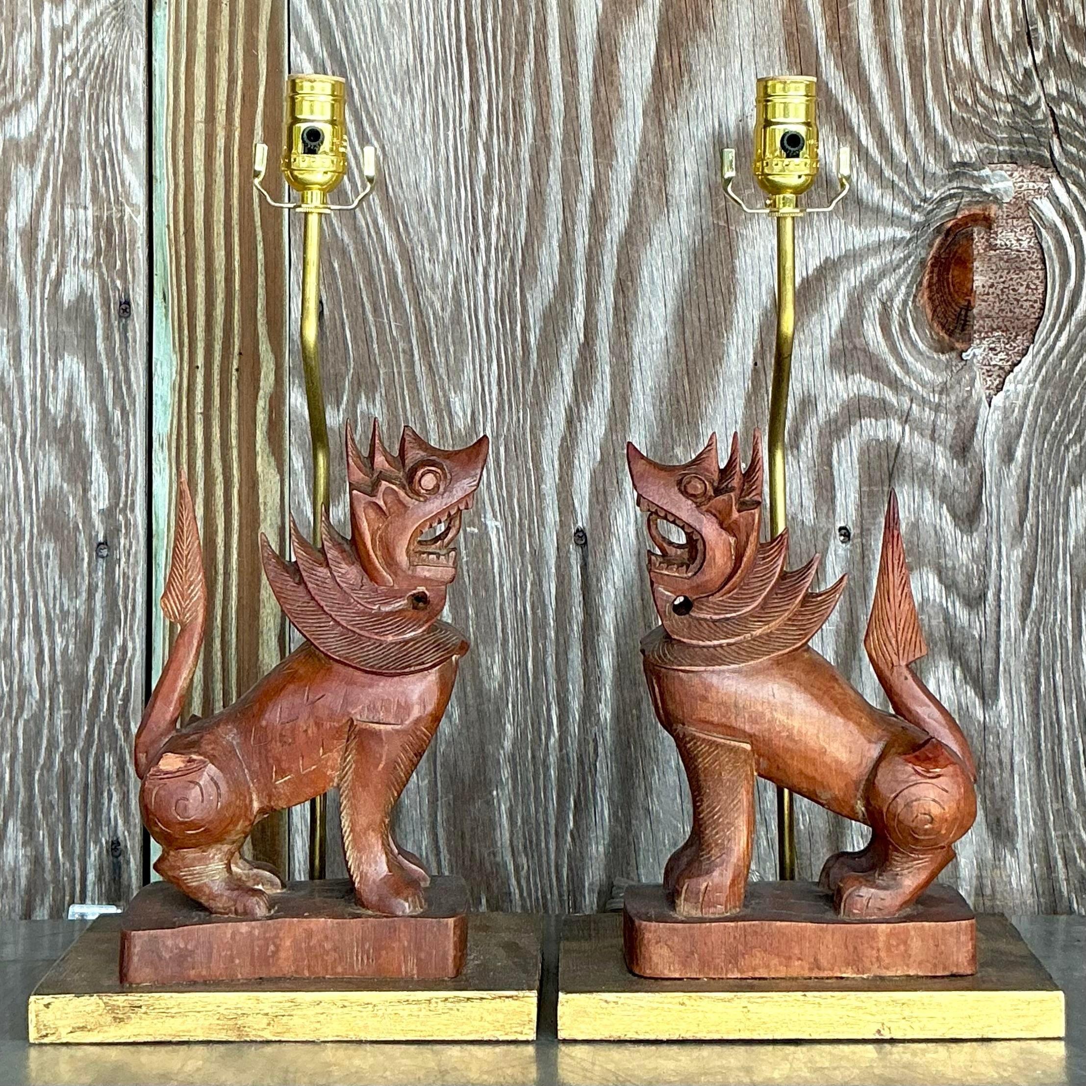 Lampade leonine in legno intagliato Boho vintage - una coppia In condizioni buone in vendita a West Palm Beach, FL