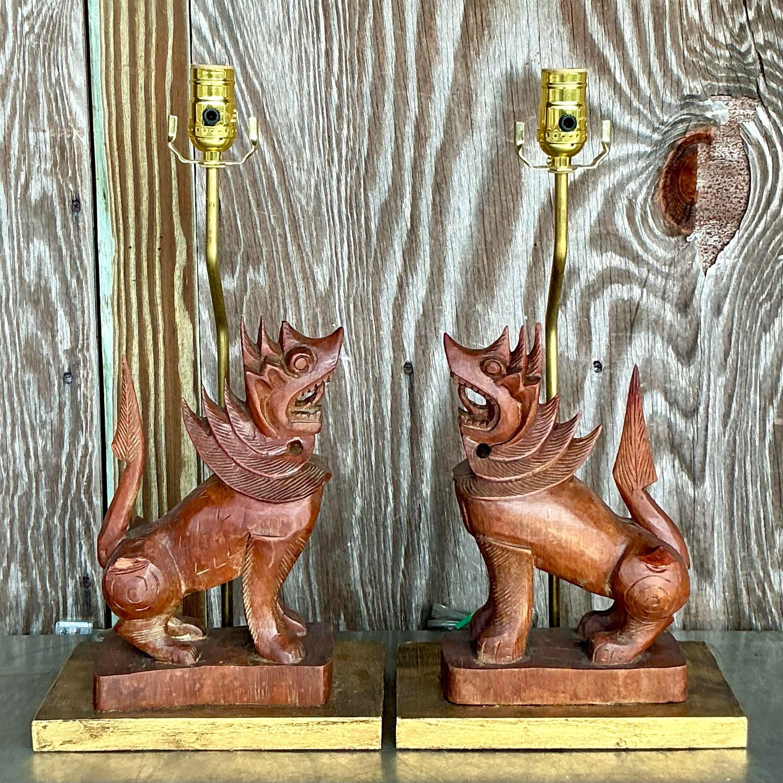 Metallo Lampade leonine in legno intagliato Boho vintage - una coppia in vendita