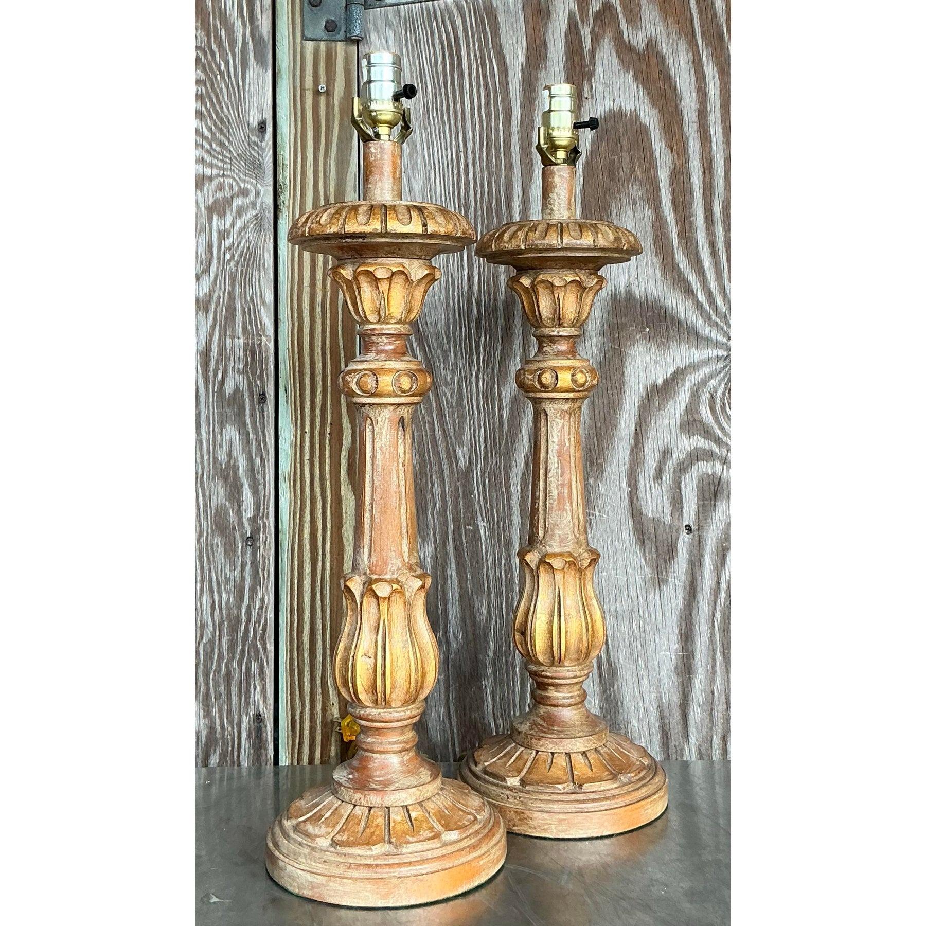 Lampade a forma di grillo in legno intagliato vintage Boho - una coppia In condizioni buone in vendita a west palm beach, FL