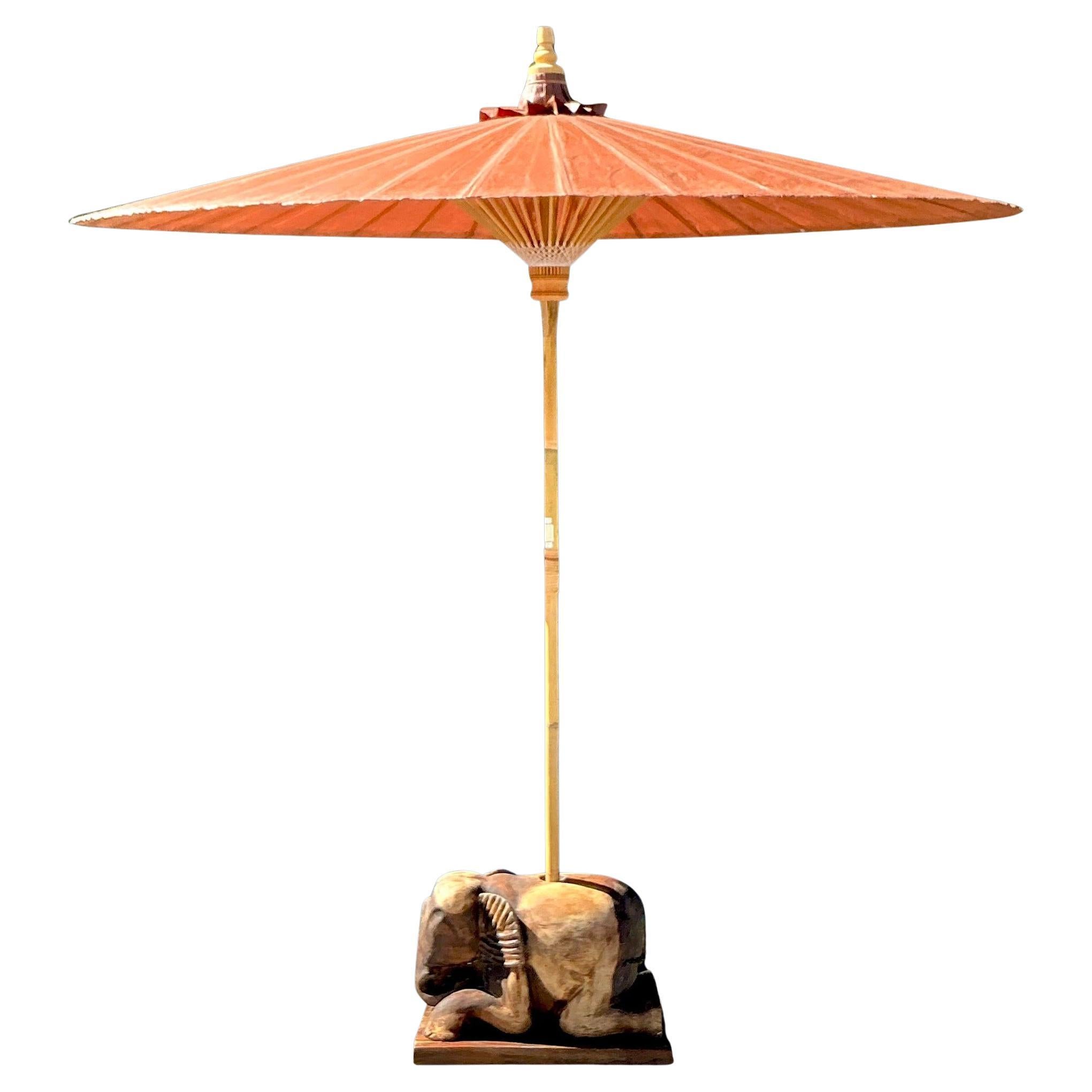 Porte-parapluie vintage Boho en bois sculpté avec parapluie en papier ciré
