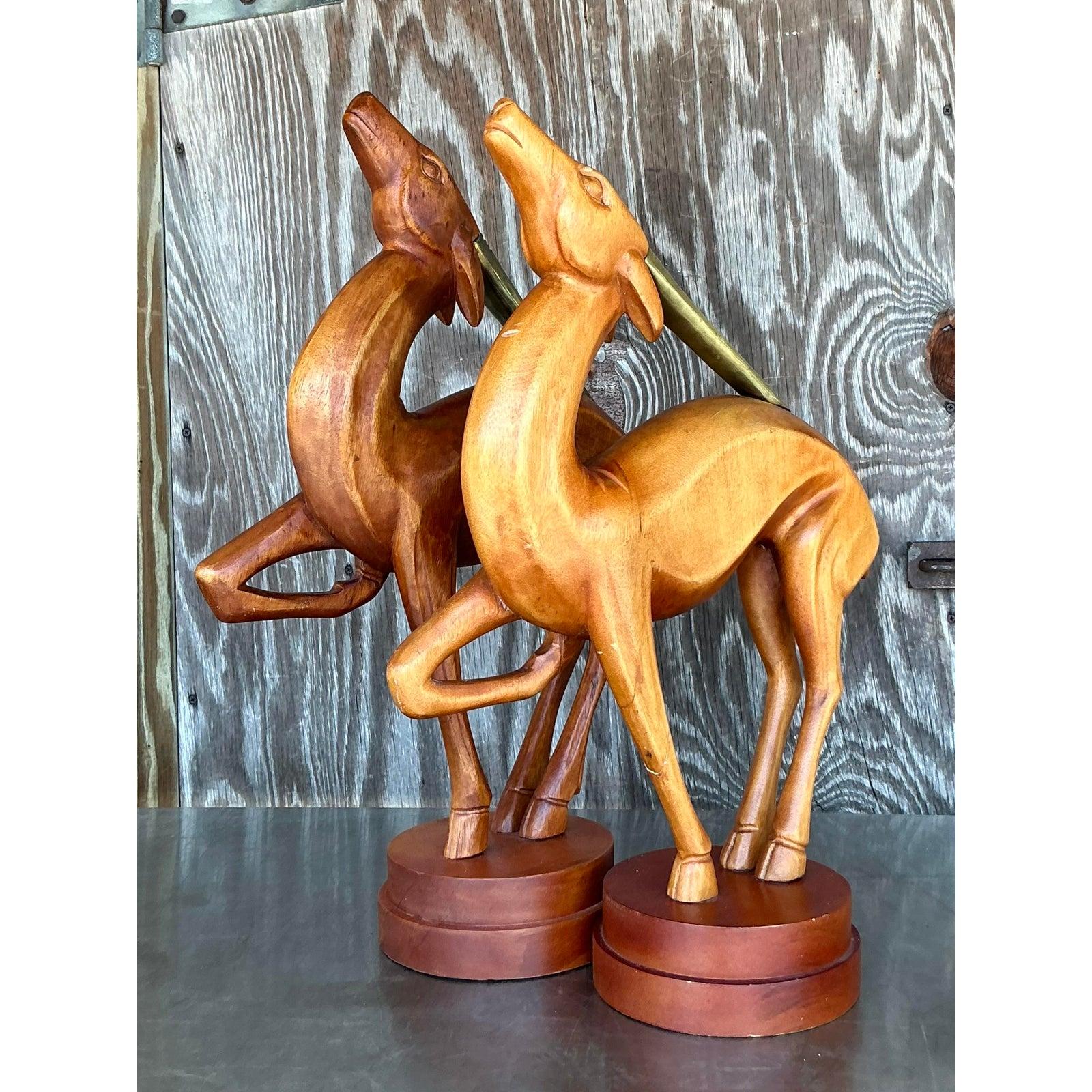 Mid-Century moderno Gazzella vintage in legno intagliato in stile Boho - Una coppia in vendita