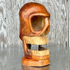 Boho geschnitzte Holzskulptur mit Totenkopf-Skulptur