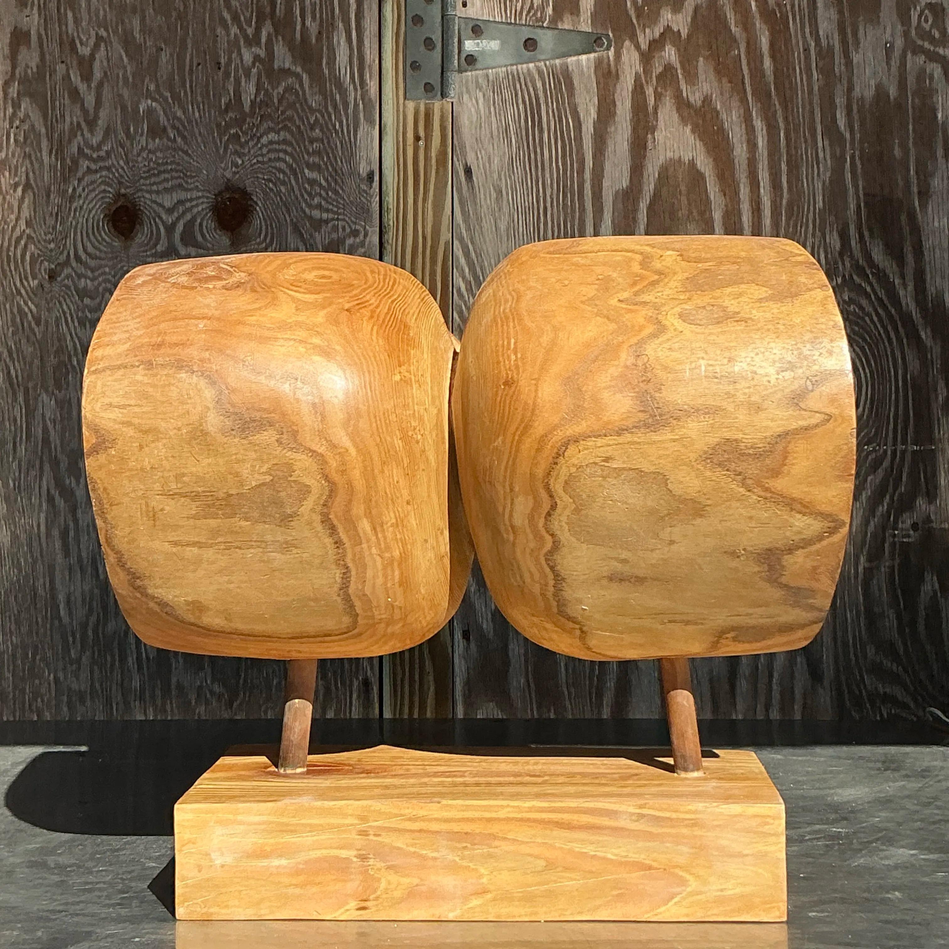 Americano Scultura astratta in legno a Z intagliata in stile bohémien vintage in vendita