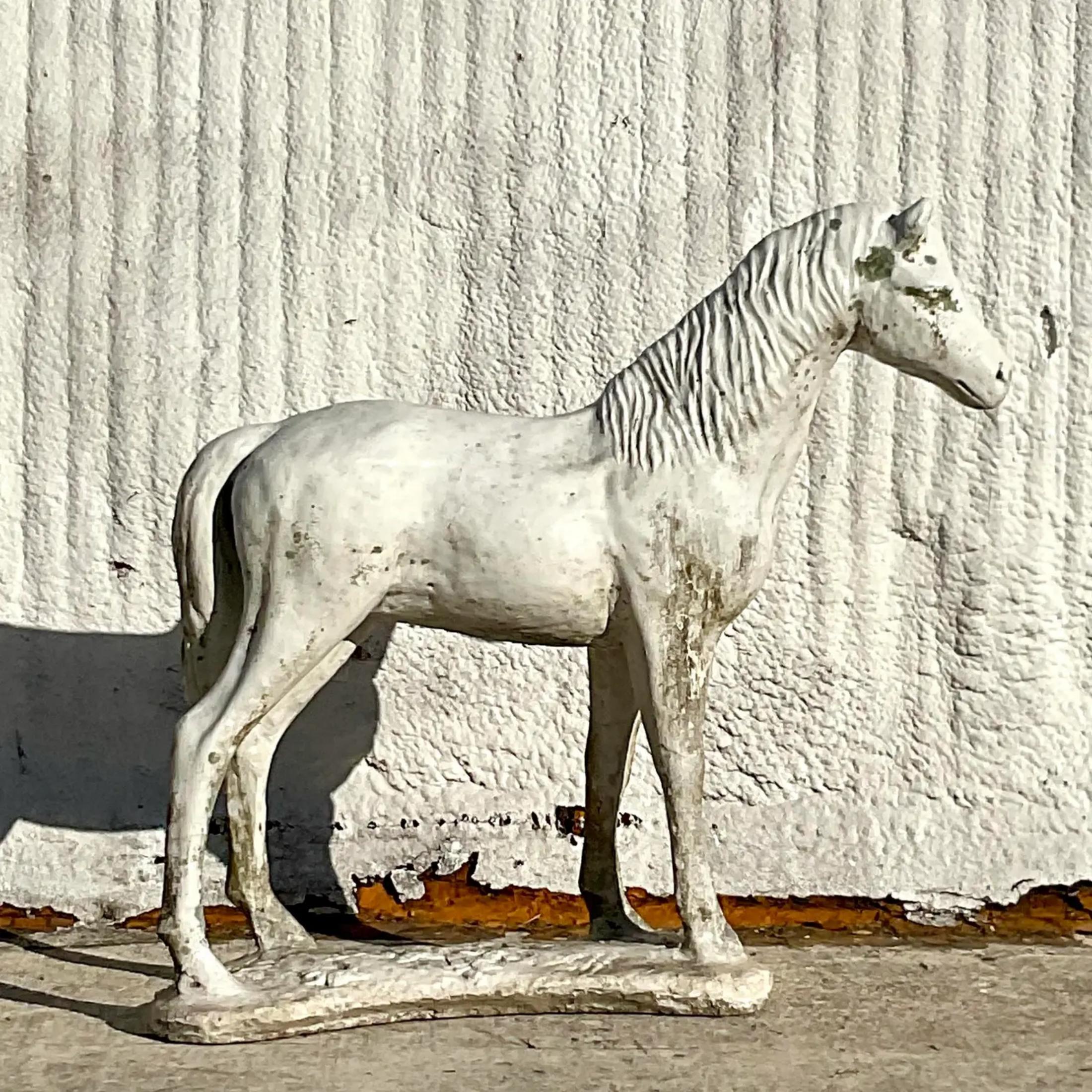 Vintage Boho-Pferdstatue aus Zementguss (Adamstil) im Angebot