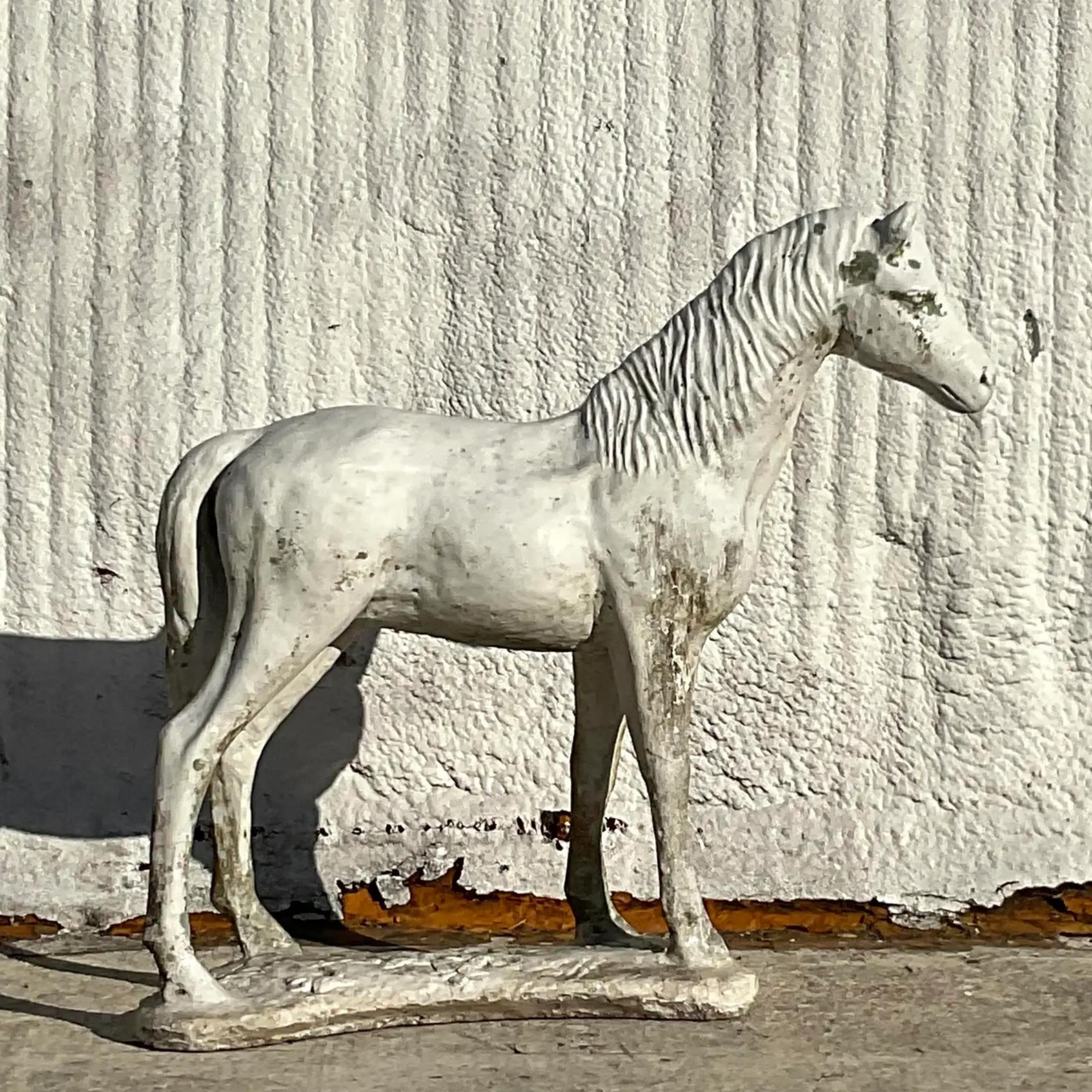 Vintage Boho-Pferdstatue aus Zementguss (20. Jahrhundert) im Angebot