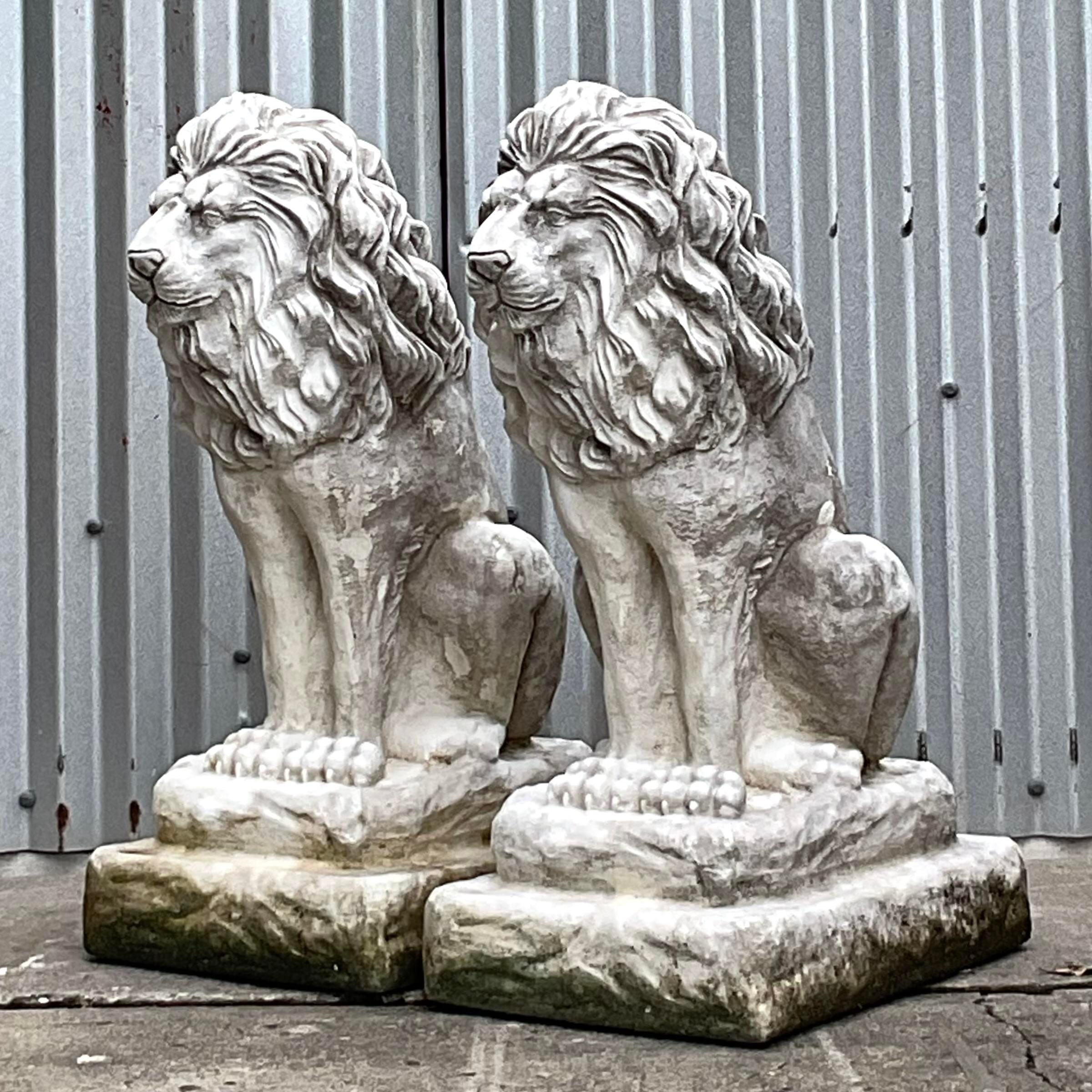 Béton Statues de lion en ciment coulé - une paire en vente