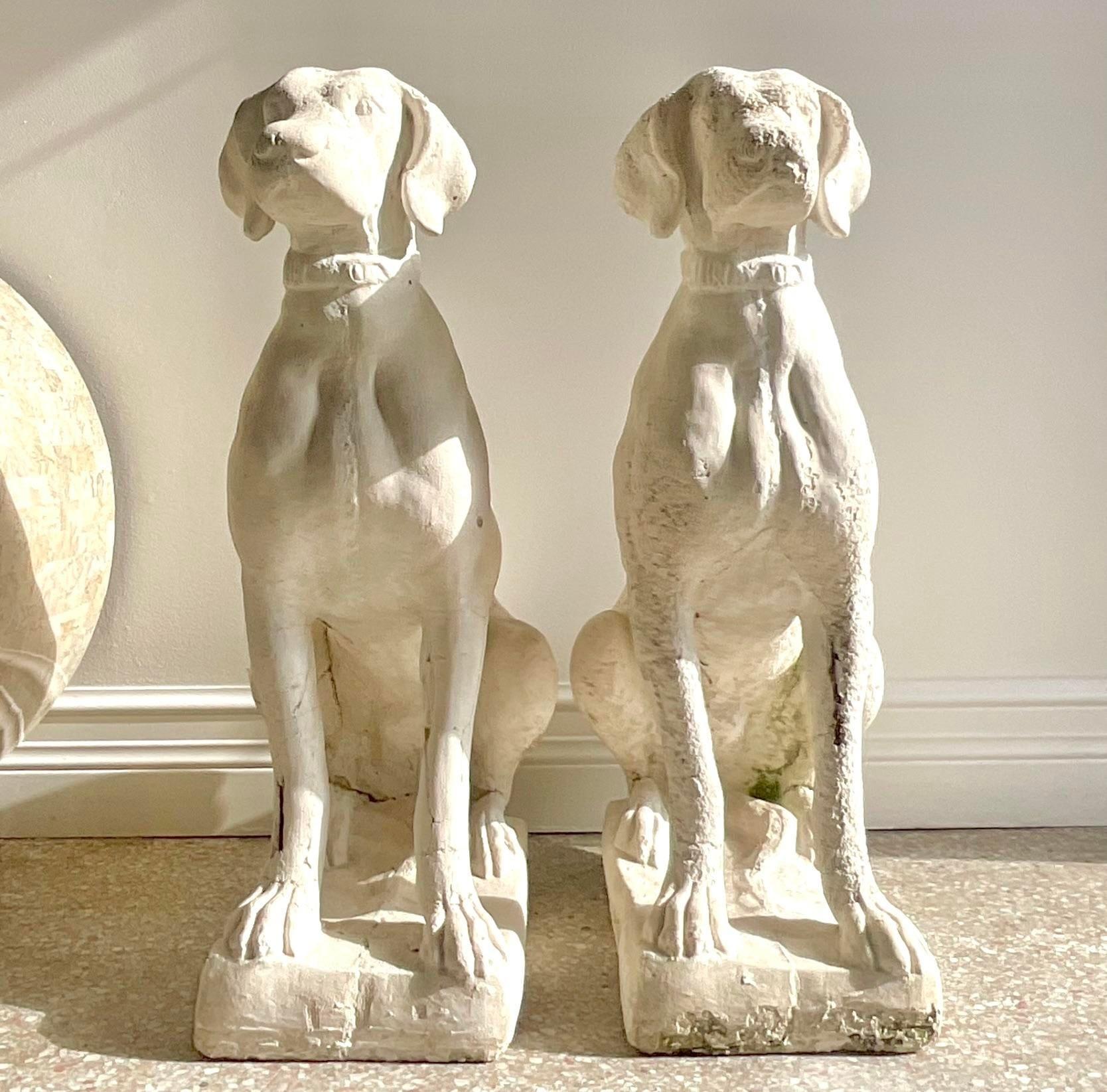 Vintage Boho Cast Concrete Wachhunde - ein Paar (Beton) im Angebot