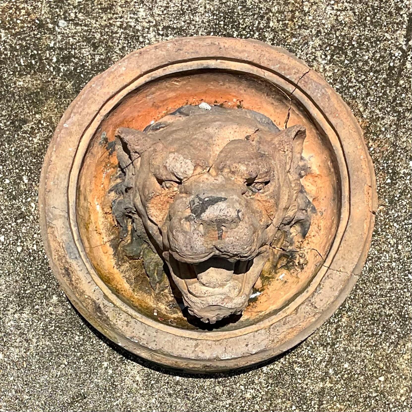 Boho-Medaillon mit Löwenkopf aus Betonguss (amerikanisch) im Angebot