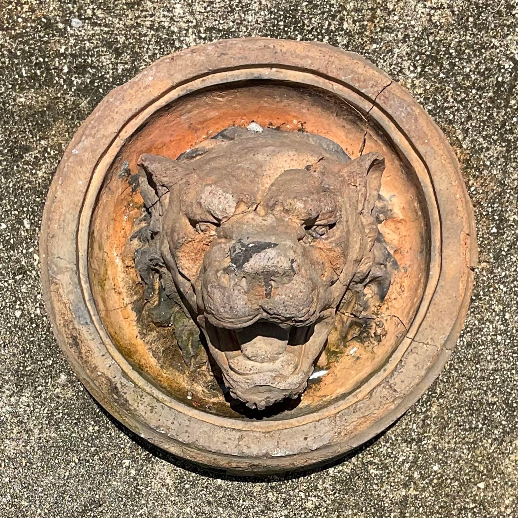 Boho-Medaillon mit Löwenkopf aus Betonguss im Angebot 1