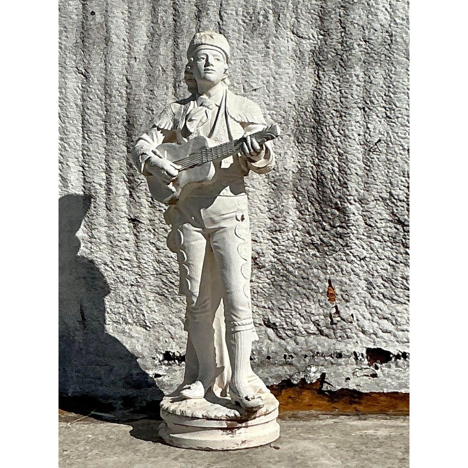 Statua bohémien in cemento armato di chitarrista vintage In condizioni buone in vendita a west palm beach, FL