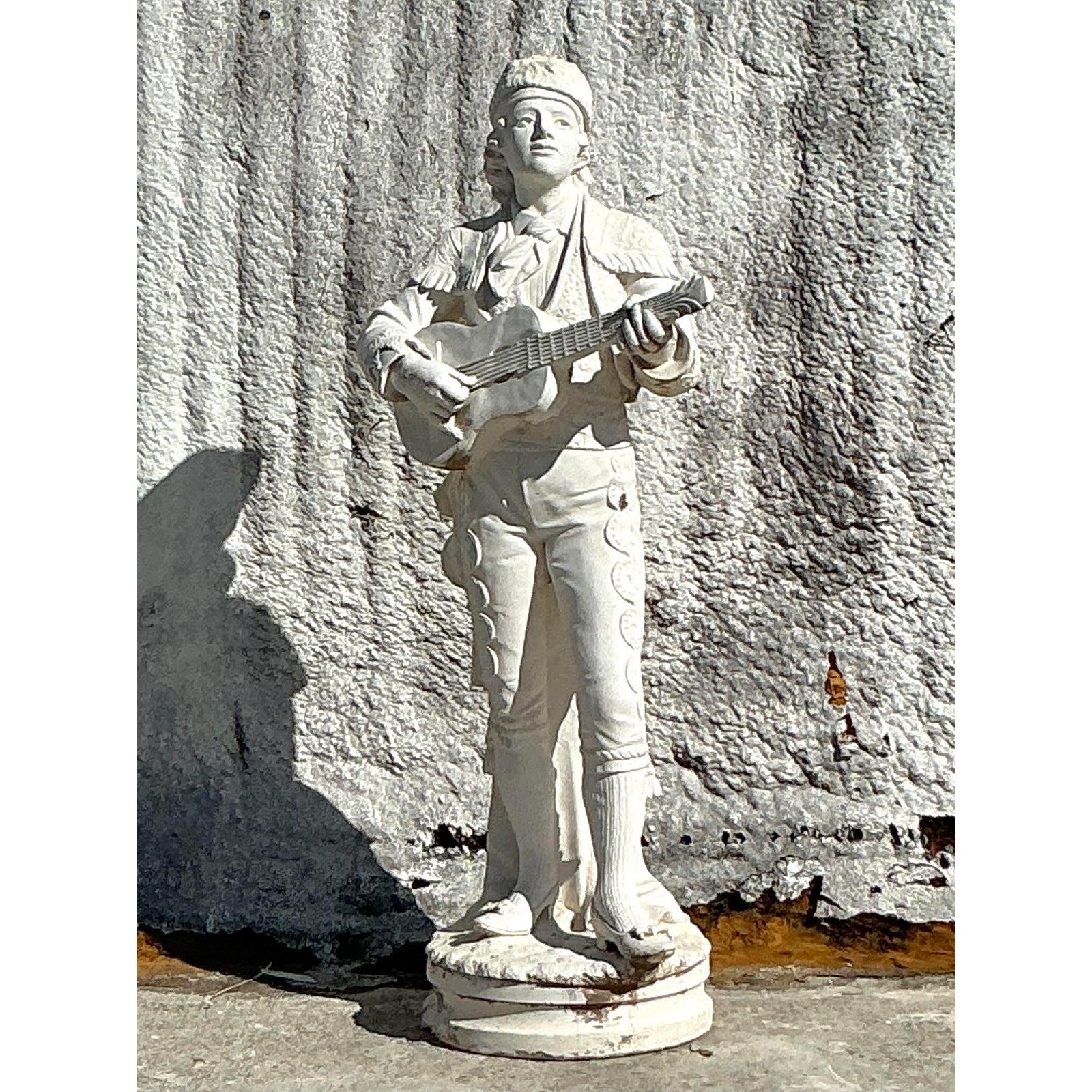 XX secolo Statua bohémien in cemento armato di chitarrista vintage in vendita