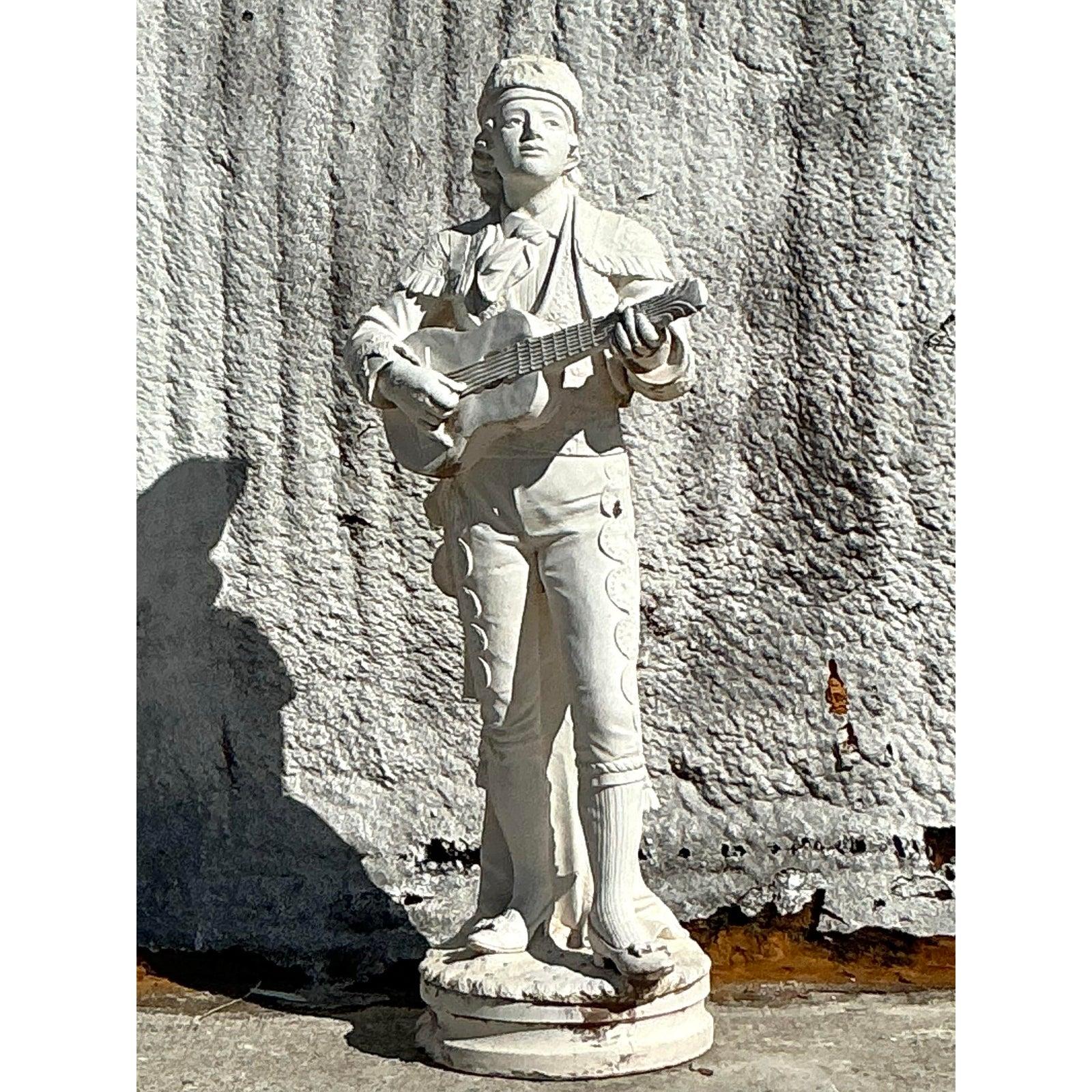 Calcestruzzo Statua bohémien in cemento armato di chitarrista vintage in vendita