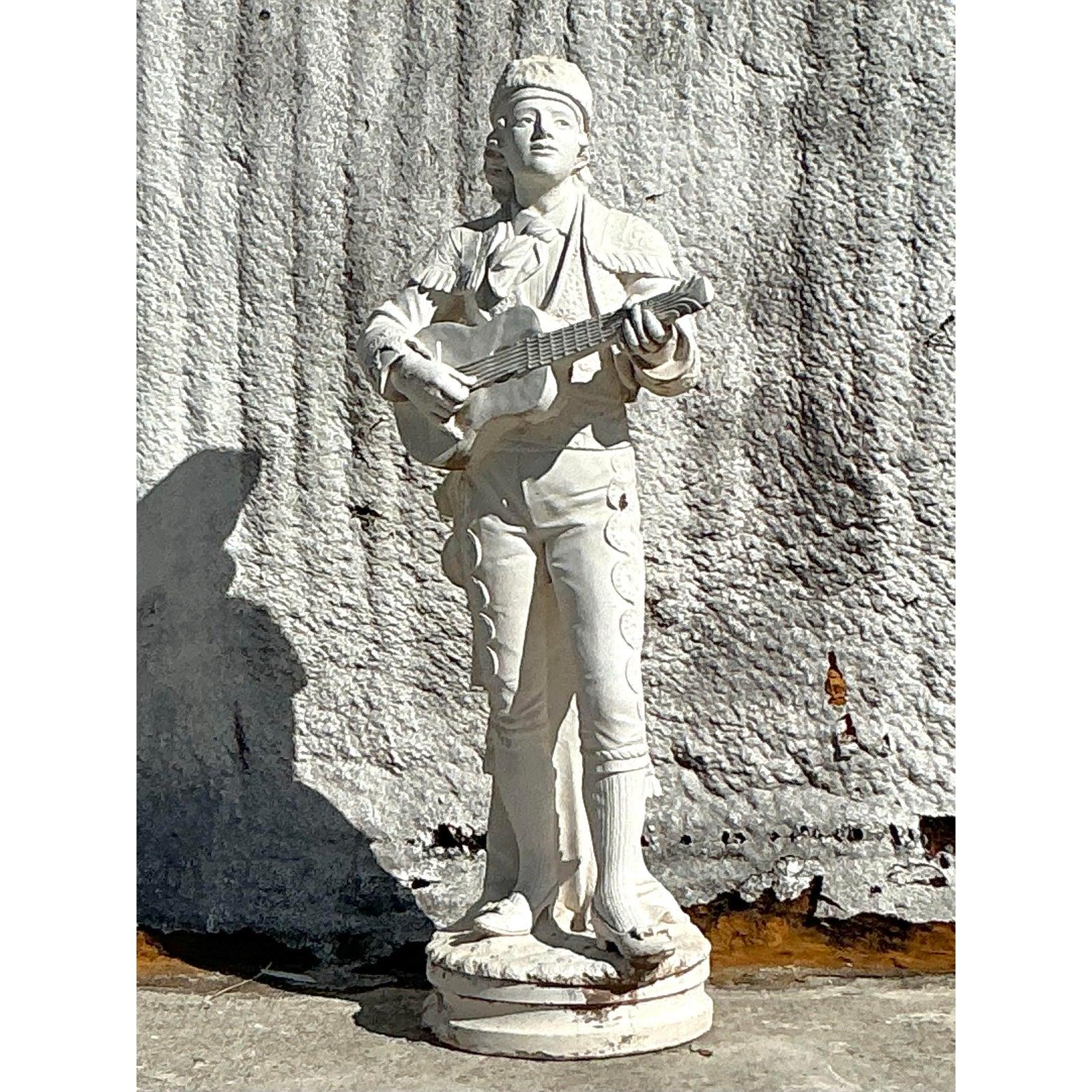 Statua bohémien in cemento armato di chitarrista vintage in vendita 1