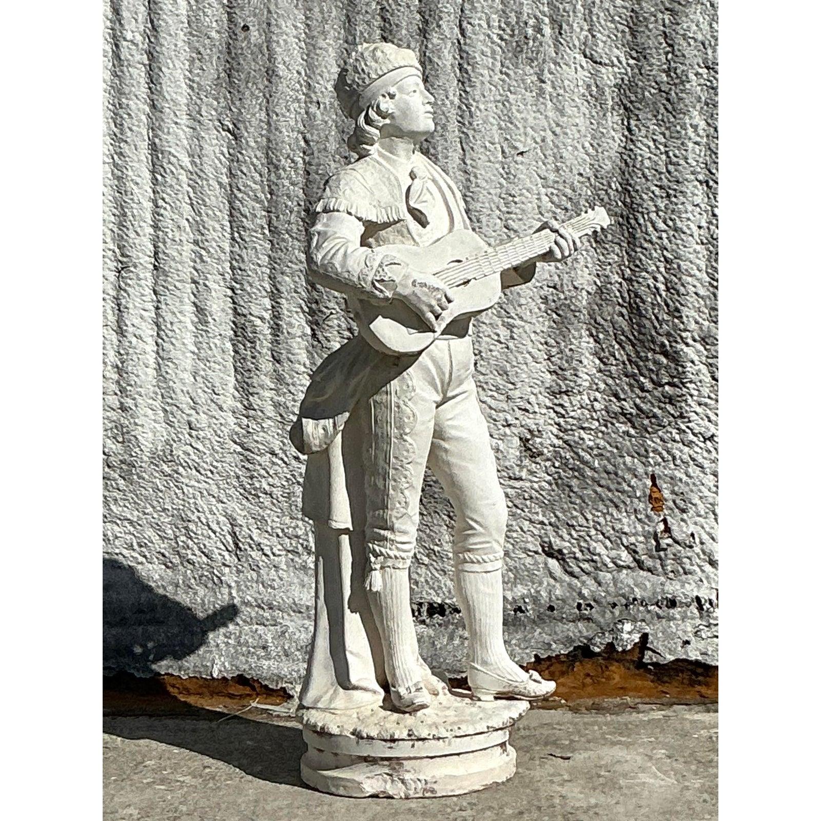 Statua bohémien in cemento armato di chitarrista vintage in vendita 2