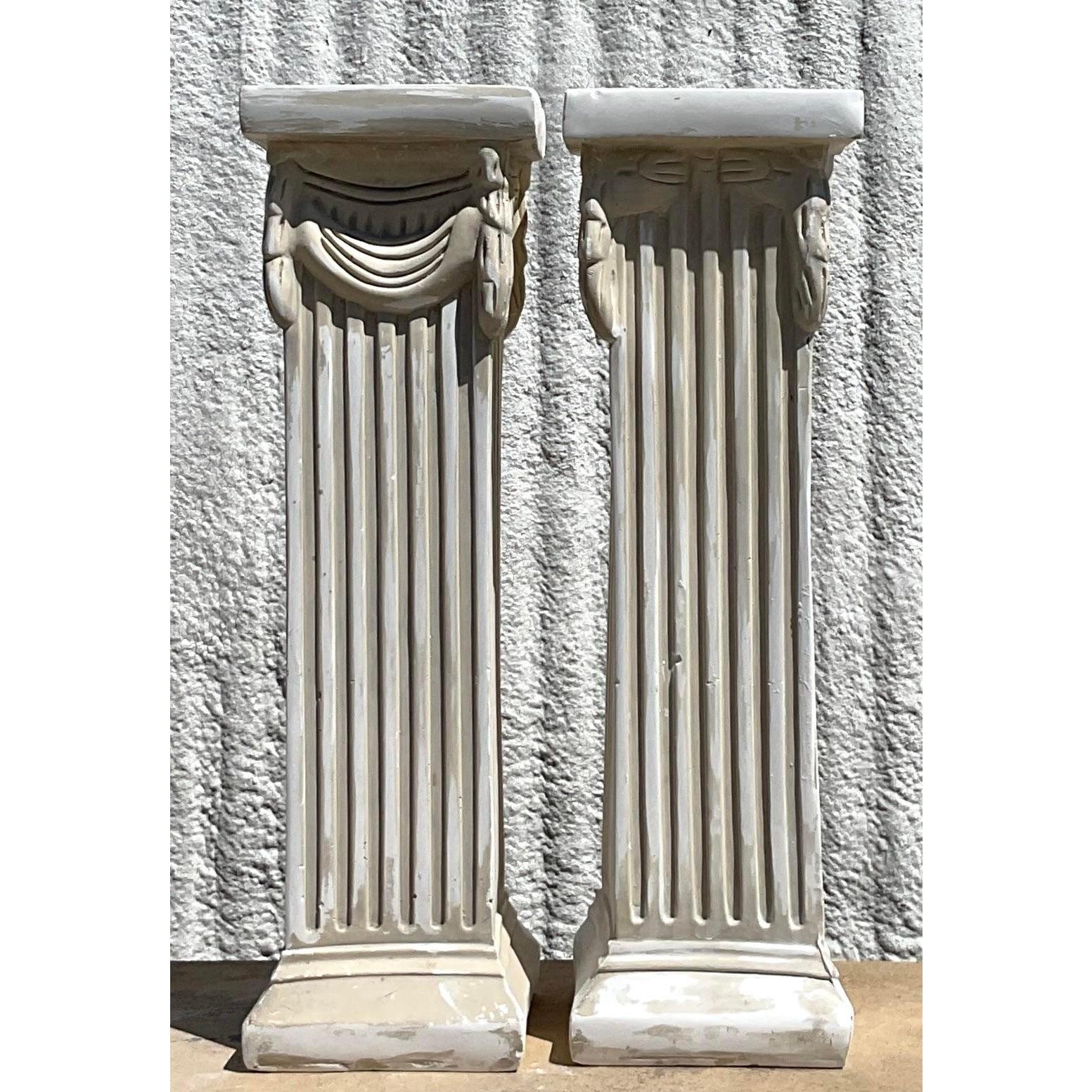 Pédestal vintage Boho en plâtre moulé sur colonne en Wood - une paire en vente 3