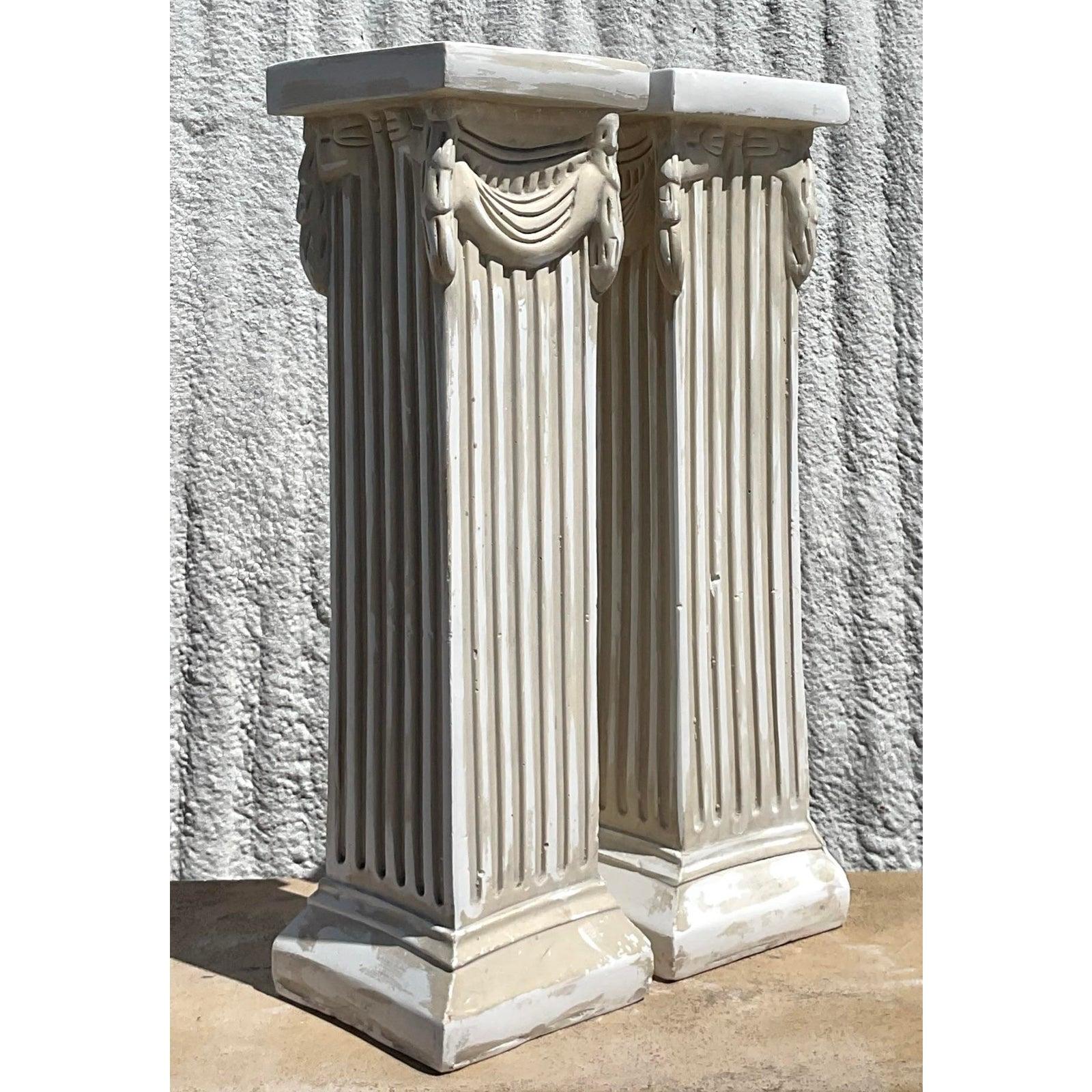 20ième siècle Pédestal vintage Boho en plâtre moulé sur colonne en Wood - une paire en vente
