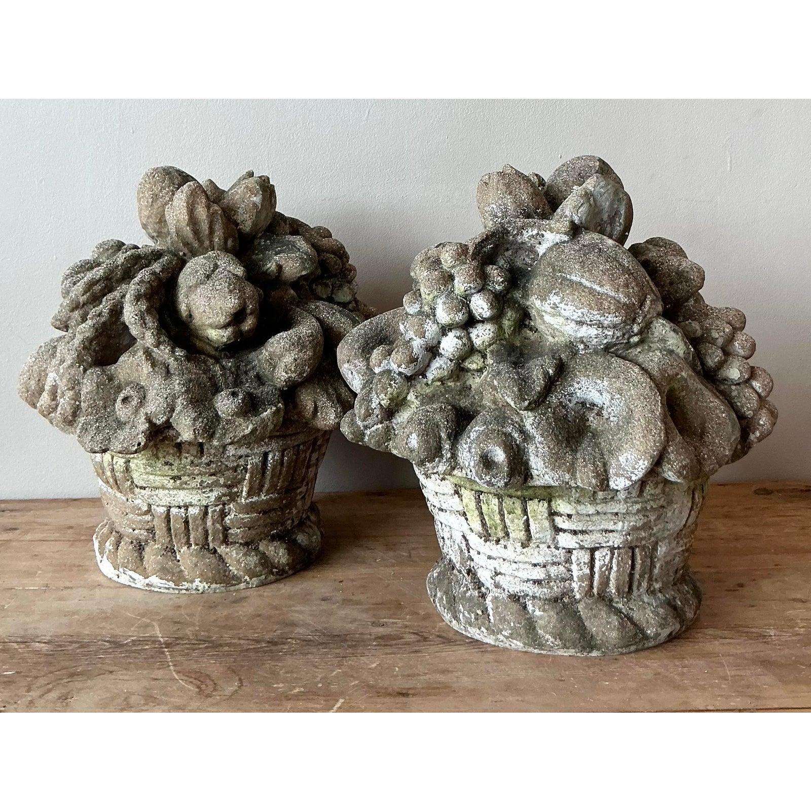 Pietra Topiario di frutta in resina fusa vintage Boho - Una coppia in vendita