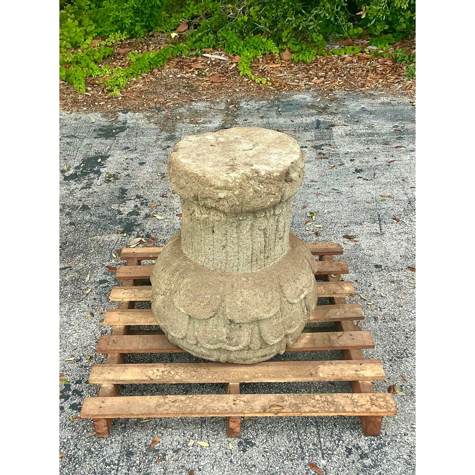 Vintage Boho Cast Stone Pedestal im Zustand „Gut“ im Angebot in west palm beach, FL