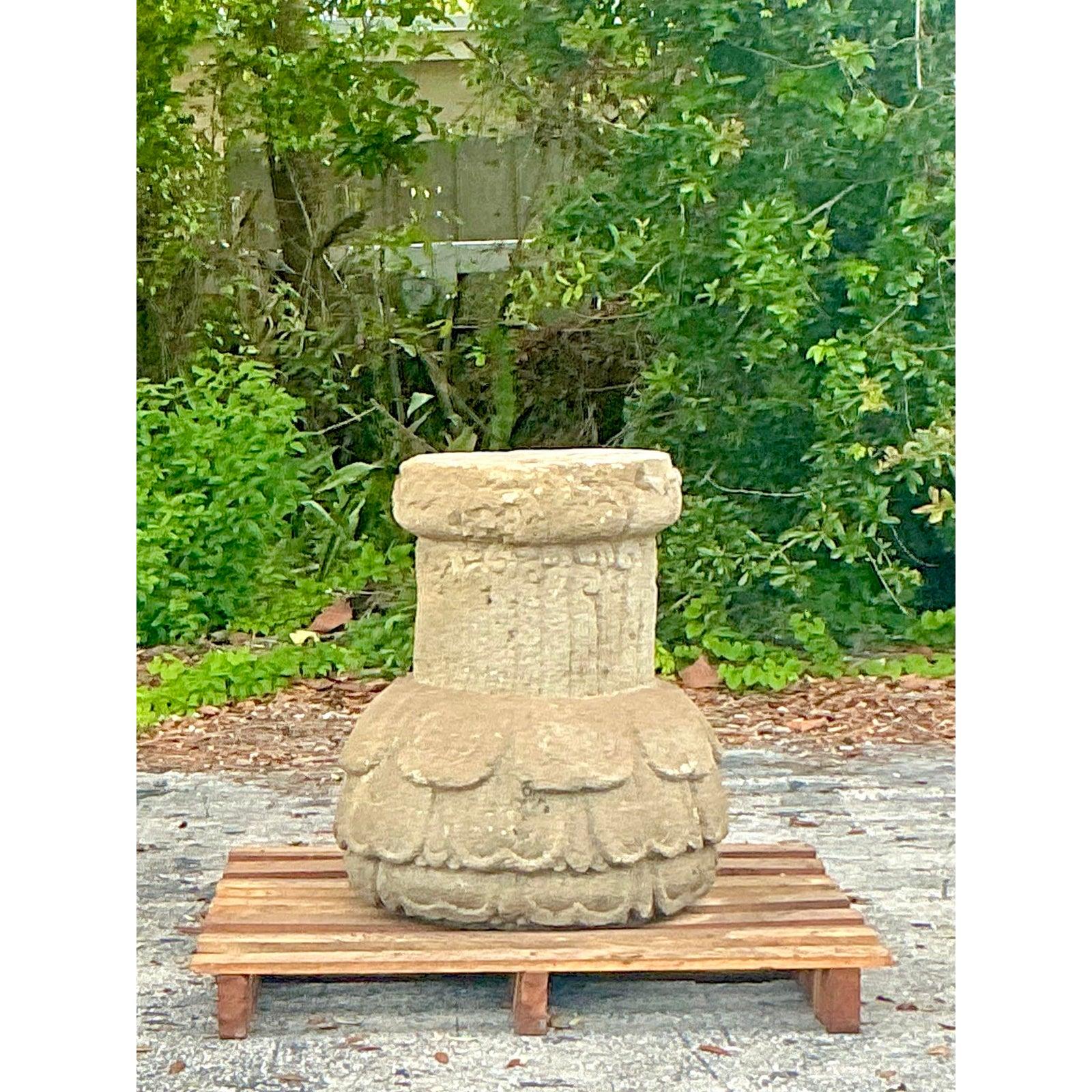 Vintage Boho Cast Stone Pedestal (20. Jahrhundert) im Angebot