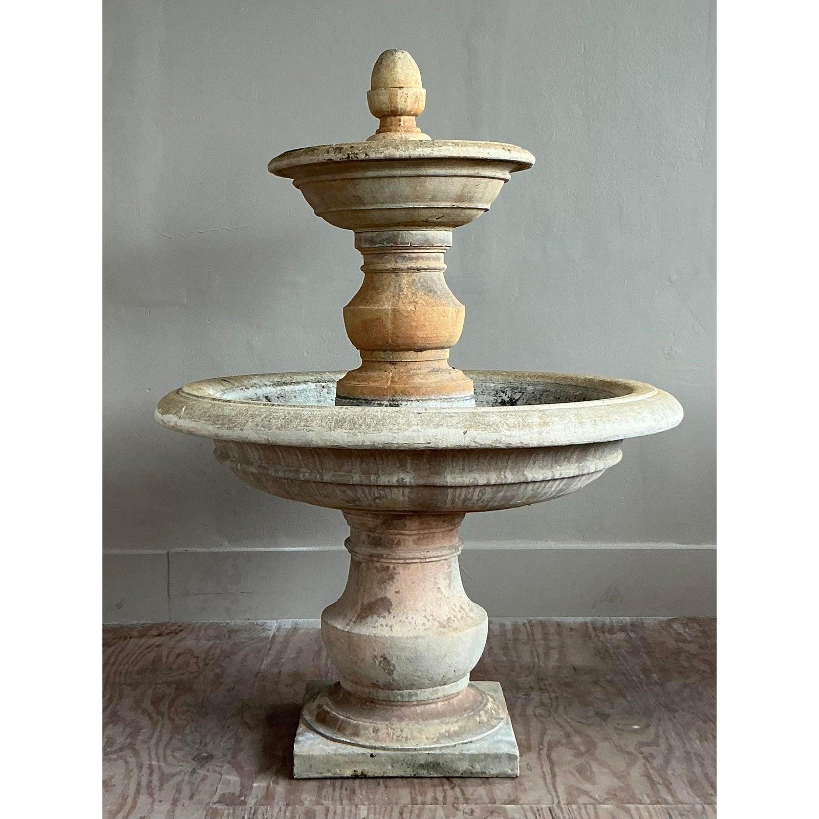 Fontaine Vintage Boho en pierre moulée à deux étages en vente 2