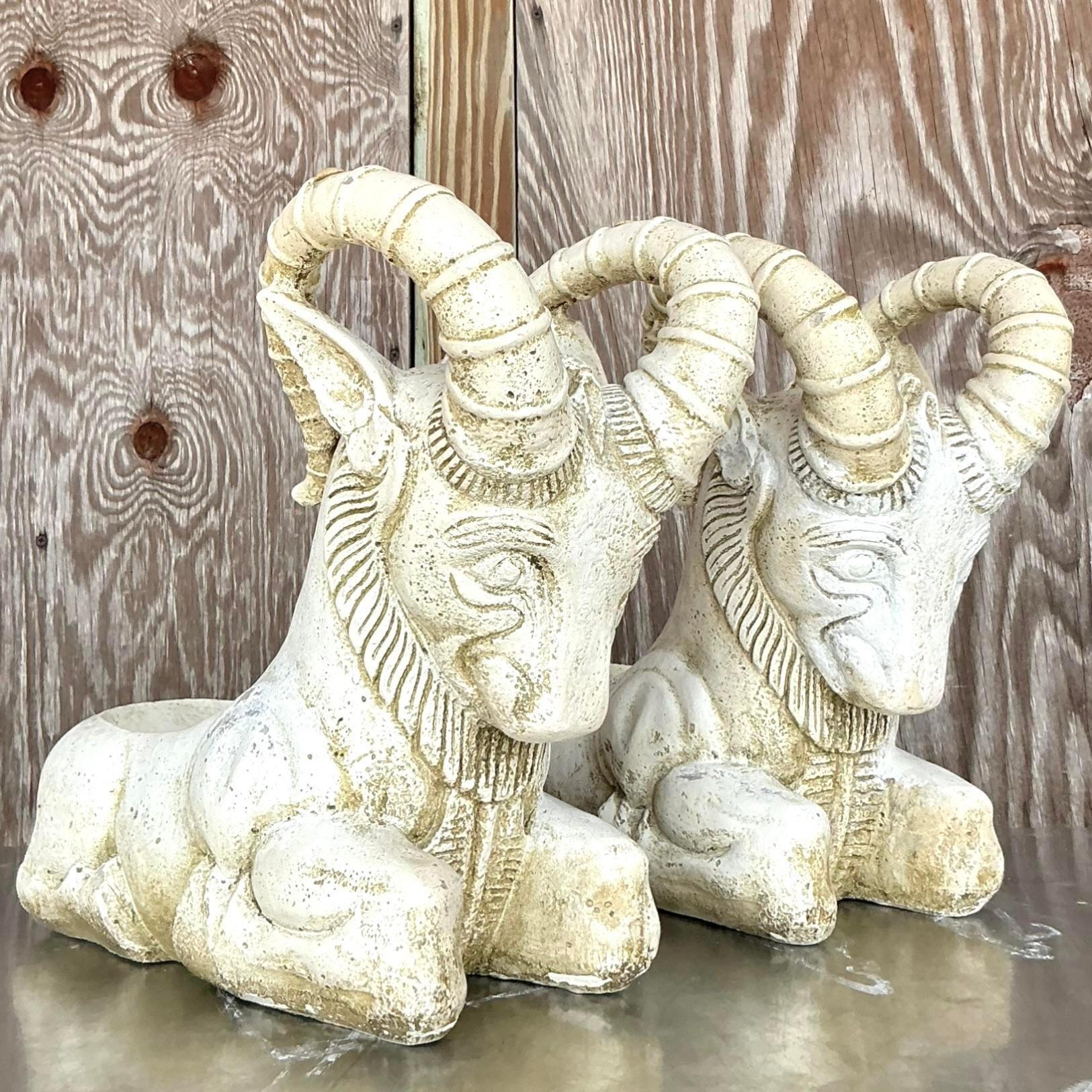 Paire de jardinières à tête de bélier en ciment Boho Vintage en vente 1