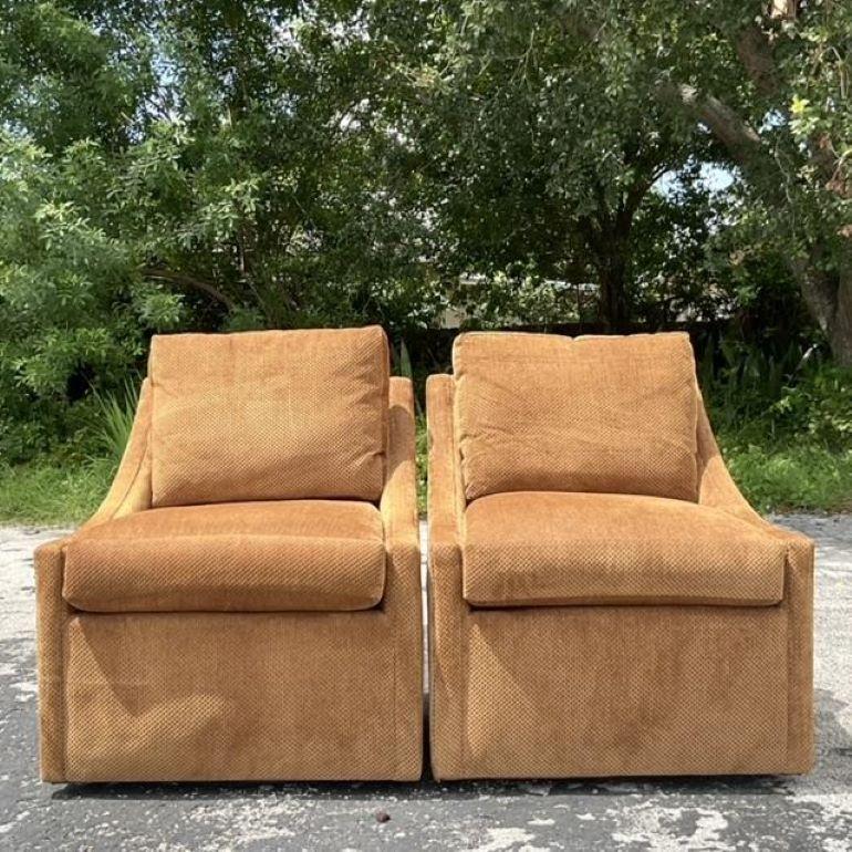 Americano Sedie girevoli con bracci in pendenza vintage del secolo Boho - una coppia in vendita