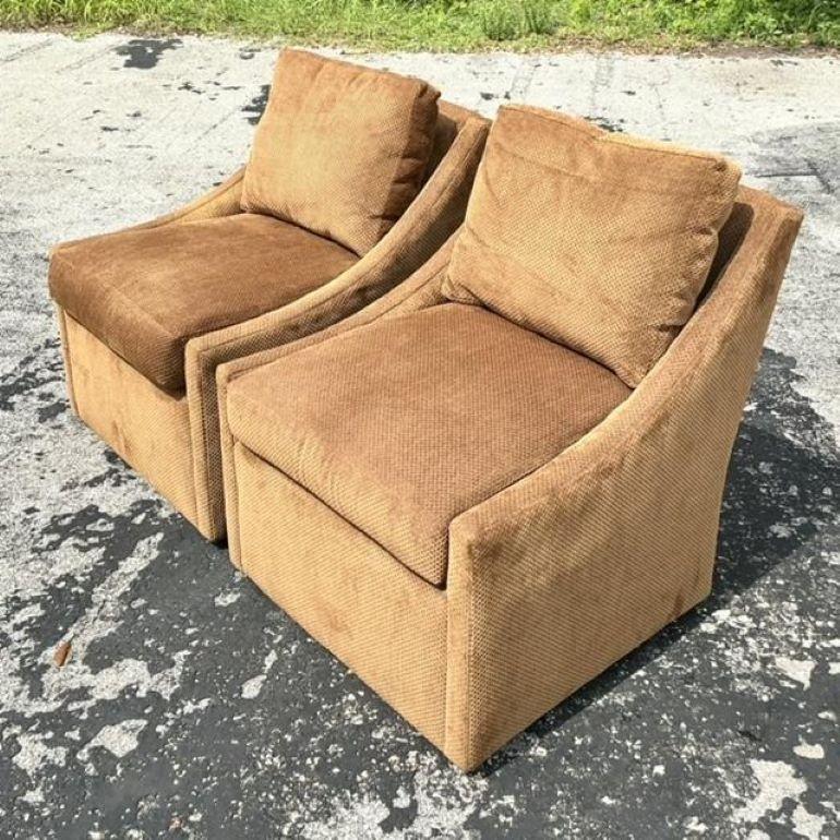 Sedie girevoli con bracci in pendenza vintage del secolo Boho - una coppia In condizioni buone in vendita a west palm beach, FL