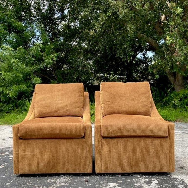 XX secolo Sedie girevoli con bracci in pendenza vintage del secolo Boho - una coppia in vendita