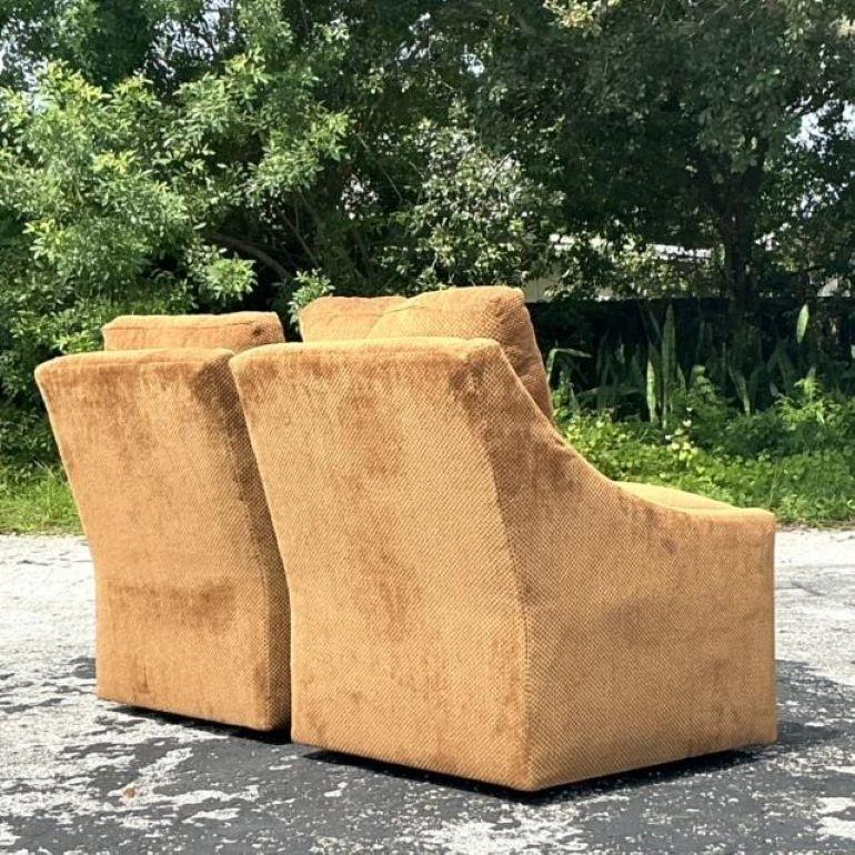 Sedie girevoli con bracci in pendenza vintage del secolo Boho - una coppia in vendita 2