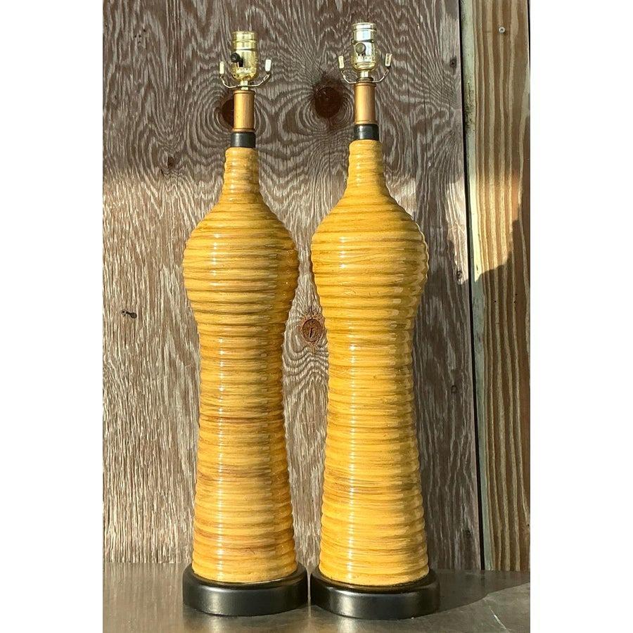 Paire de lampes en rotin empilées en céramique Boho Vintage Bon état - En vente à west palm beach, FL