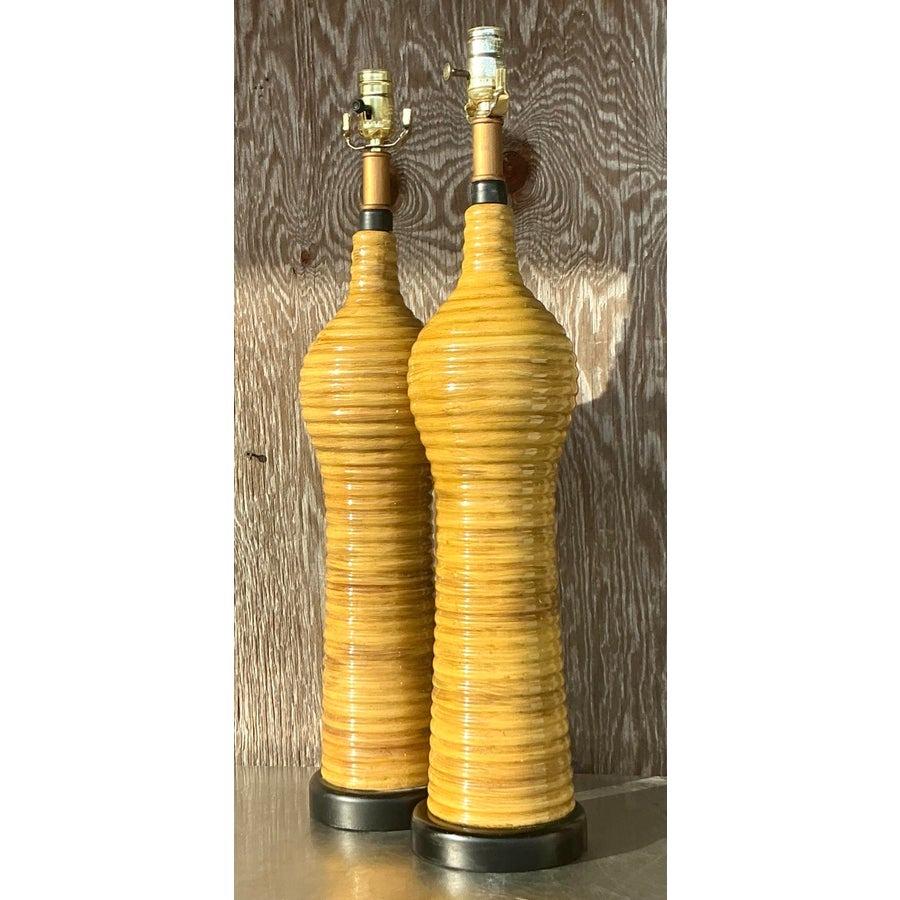 20ième siècle Paire de lampes en rotin empilées en céramique Boho Vintage en vente