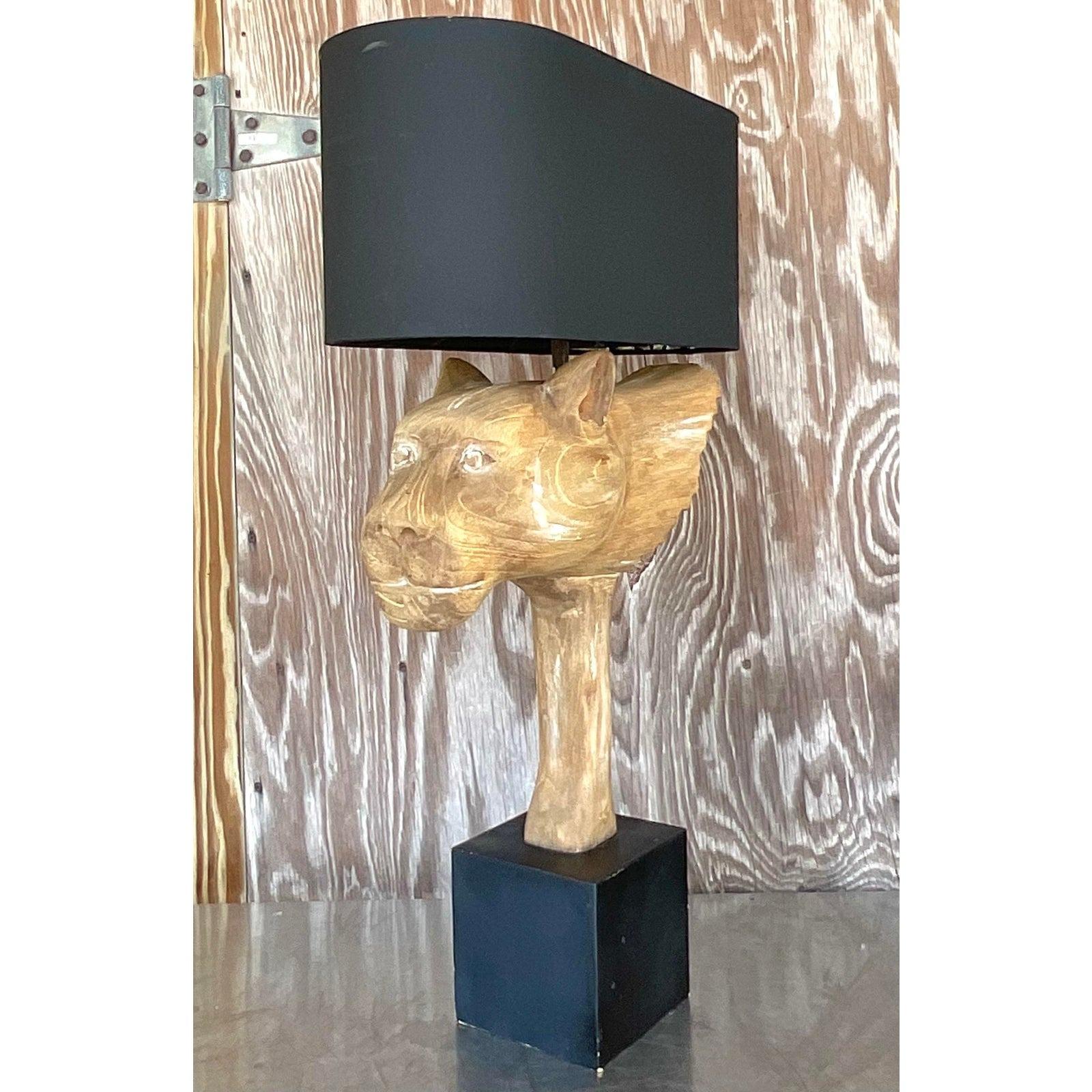 20ième siècle Lampe Vintage Boho en bois cérusé à tête de lion ailée en vente