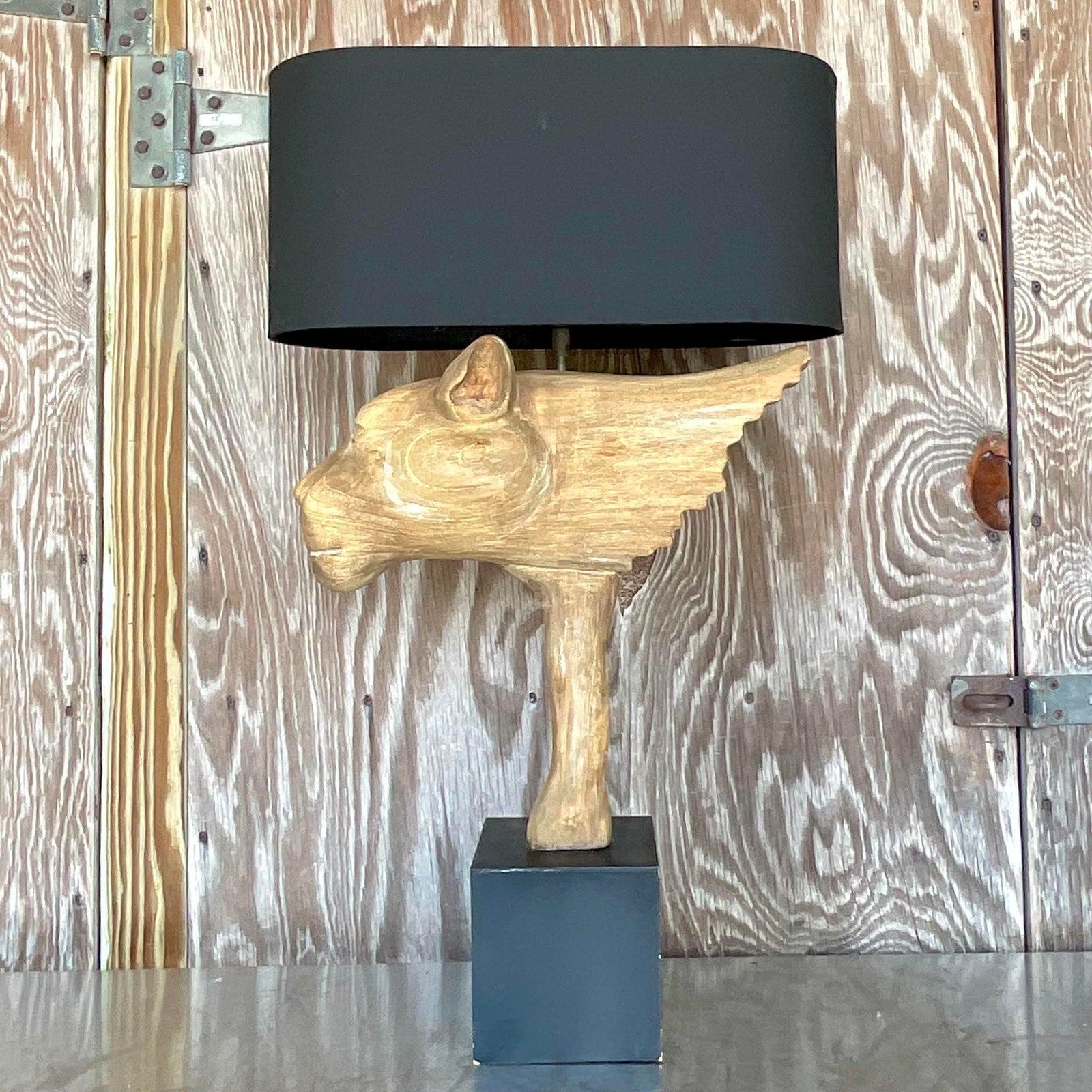 Lino Lampada vintage a testa di leone alata in legno cerato Boho in vendita