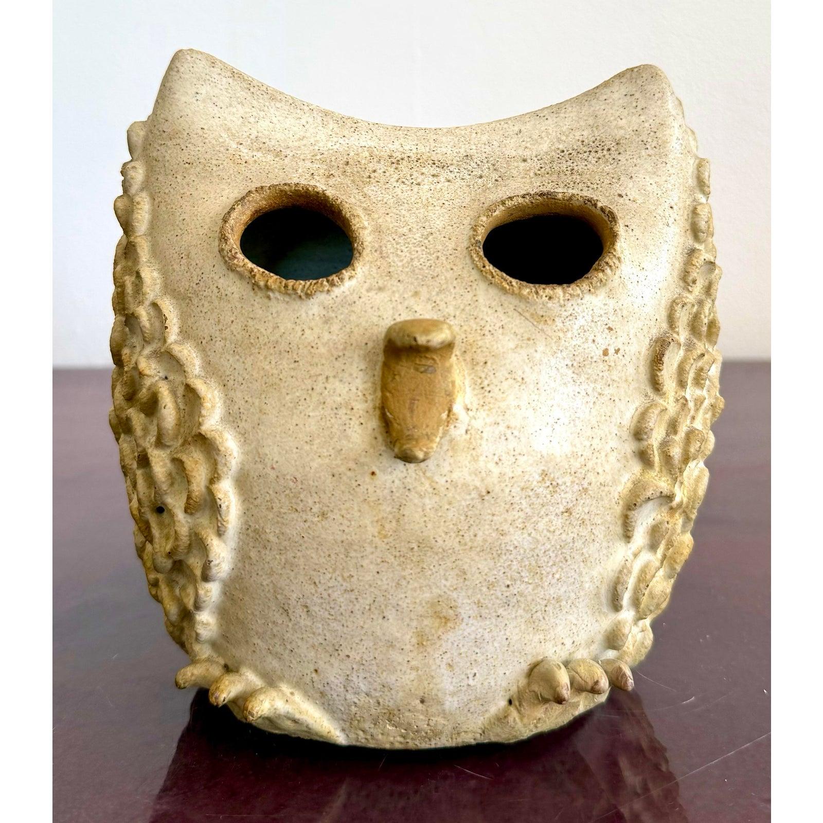 Terracotta Vintage Boho Charming Textured Owl Studio Pottery in vendita